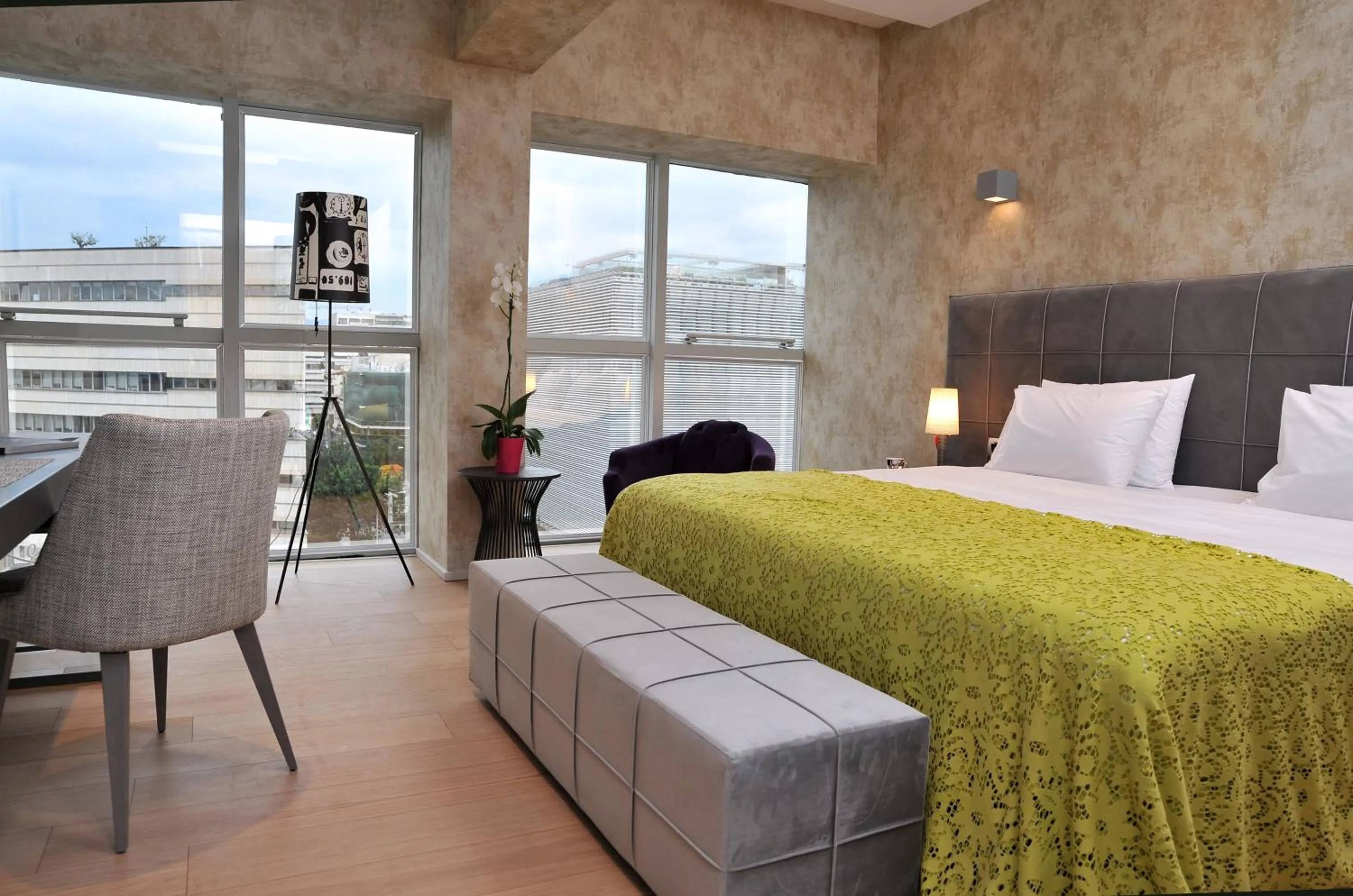 Bed in Athenaeum Grand Hotel