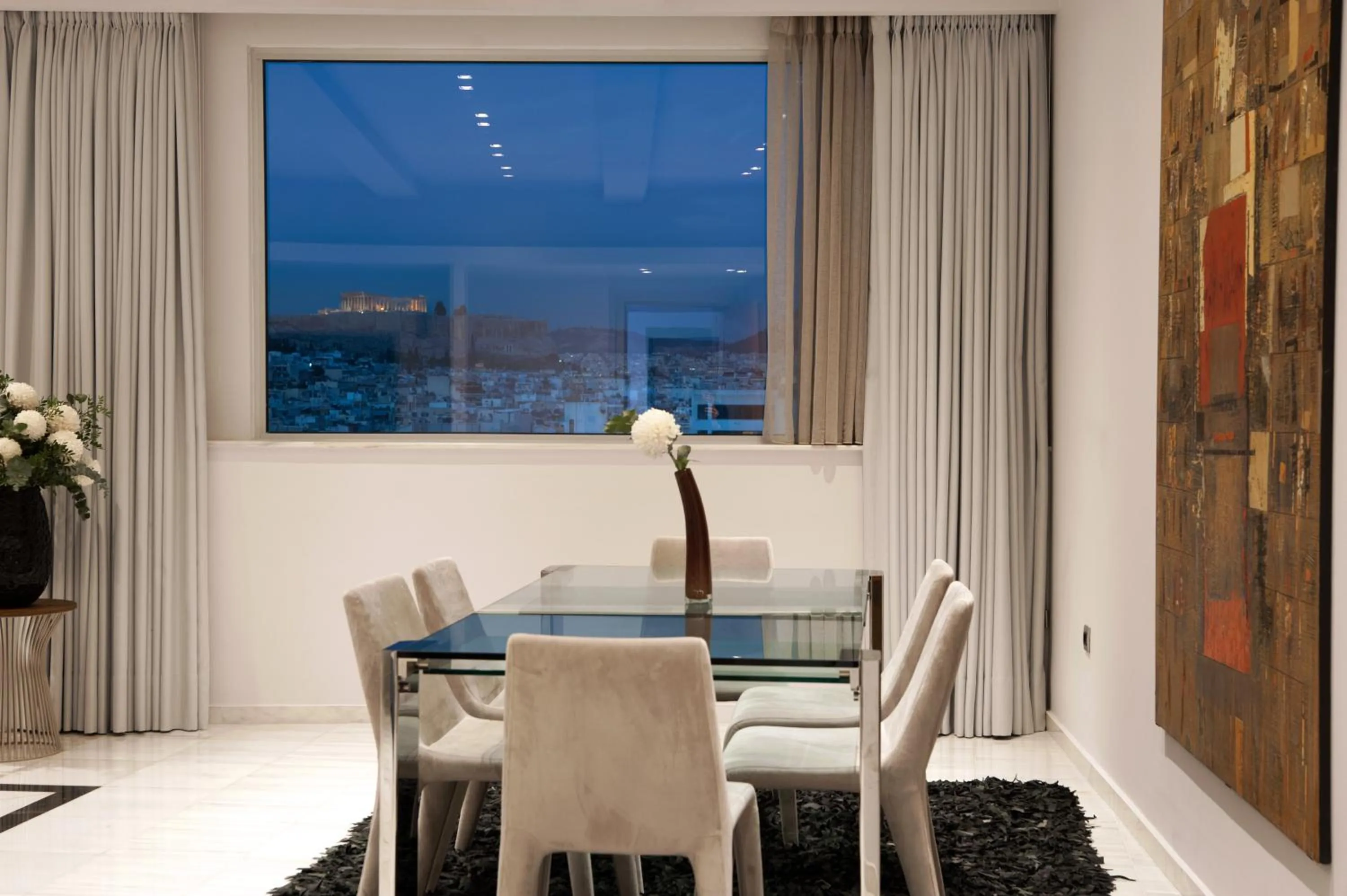 Dining area in Athenaeum Grand Hotel