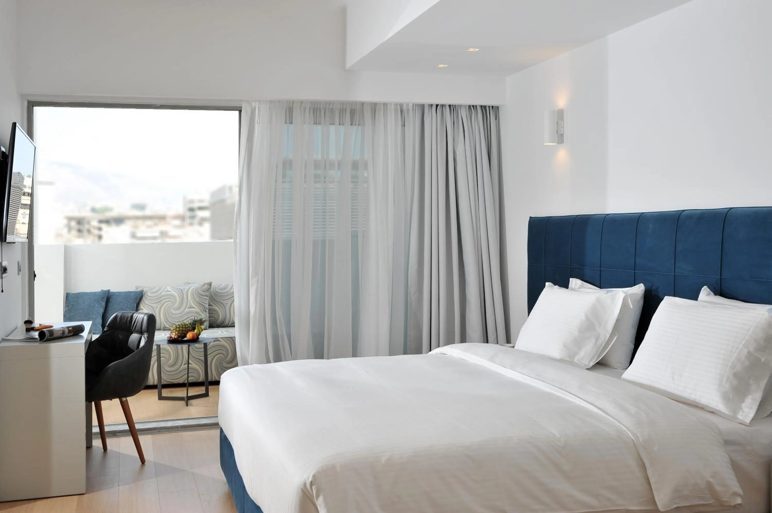 Bed in Athenaeum Grand Hotel