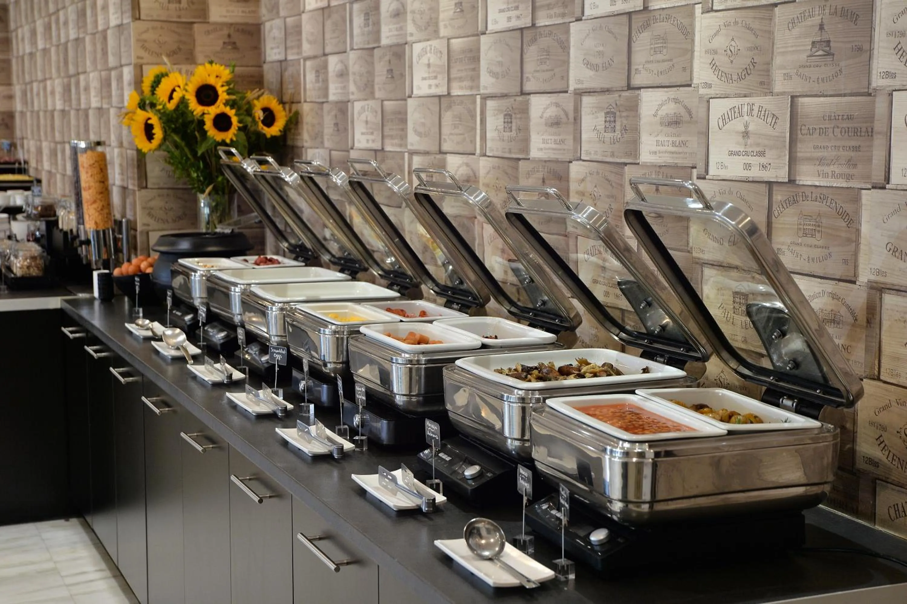Coffee/tea facilities in Athenaeum Grand Hotel
