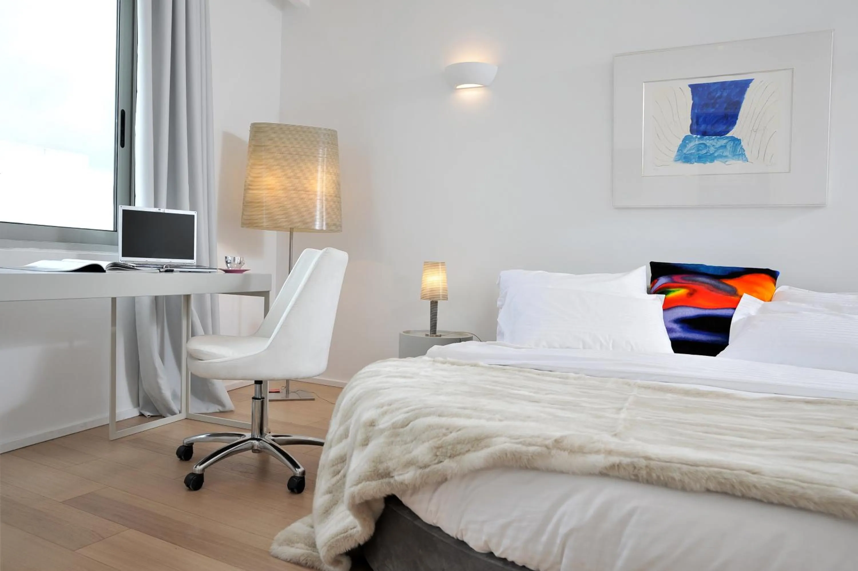 Bed in Athenaeum Grand Hotel