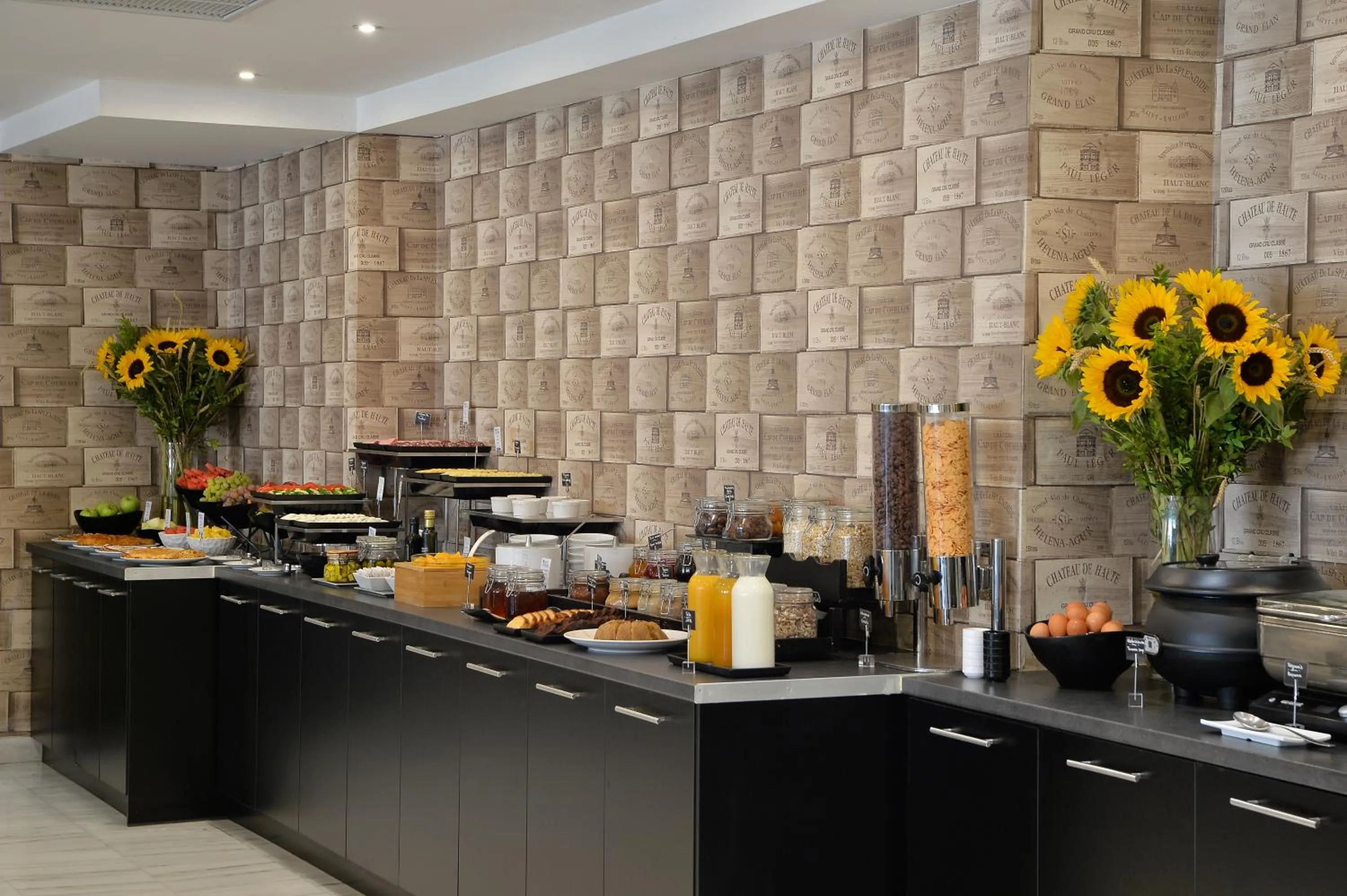 Coffee/tea facilities in Athenaeum Grand Hotel