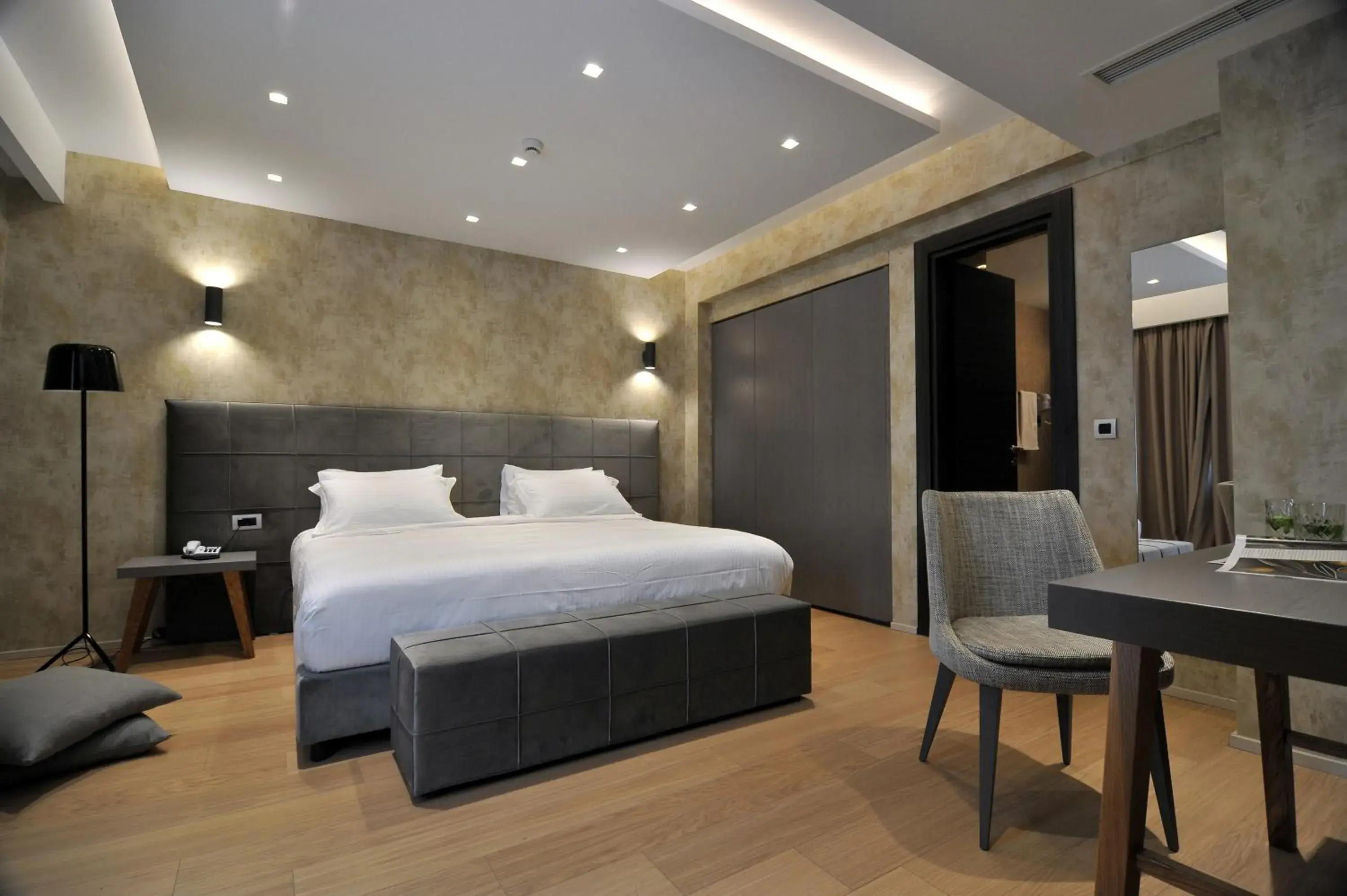 Deluxe Double or Twin Room in Athenaeum Grand Hotel Deluxe Double or Twin Room in Athenaeum Grand Hotel