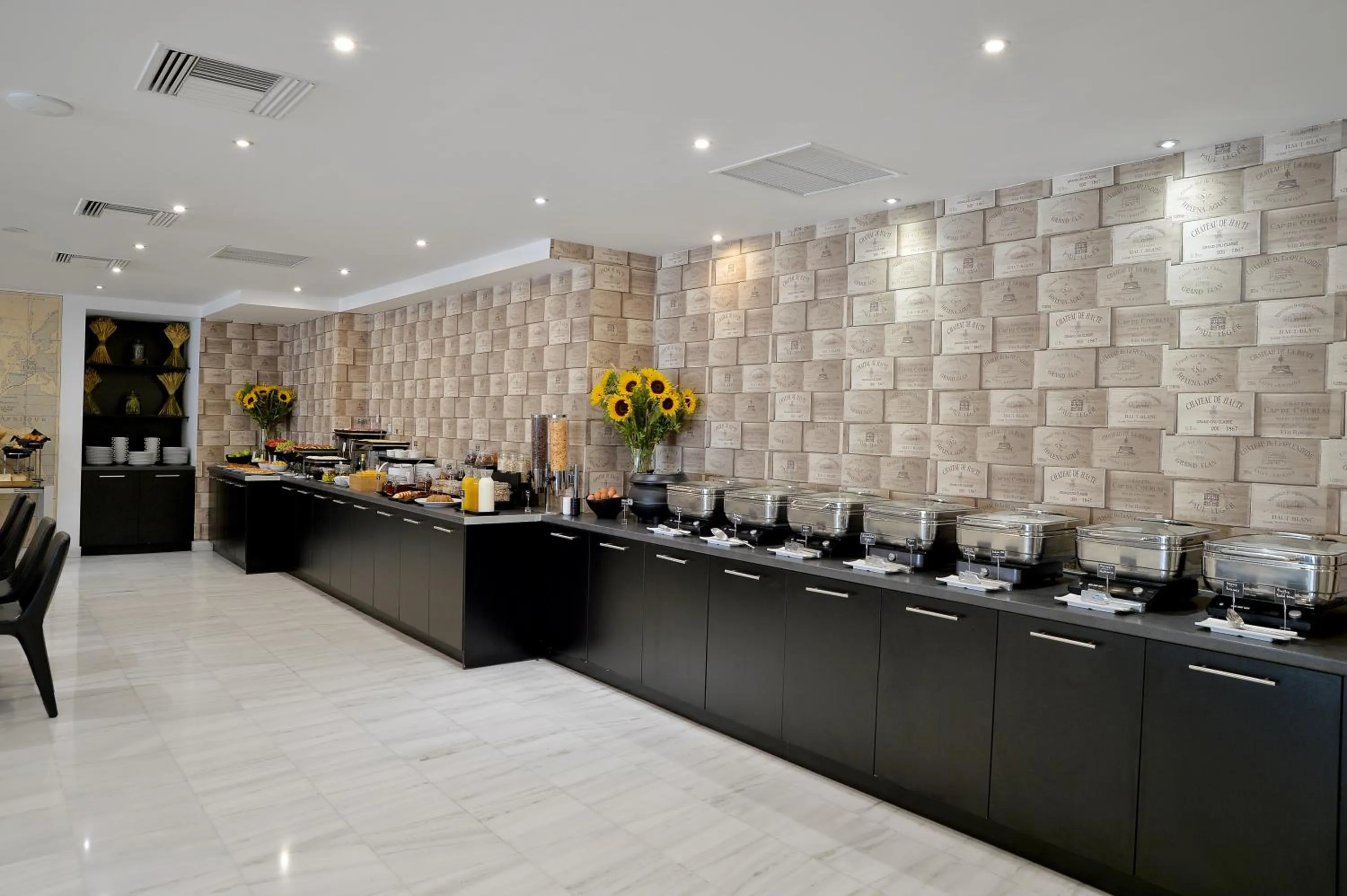 Coffee/tea facilities in Athenaeum Grand Hotel