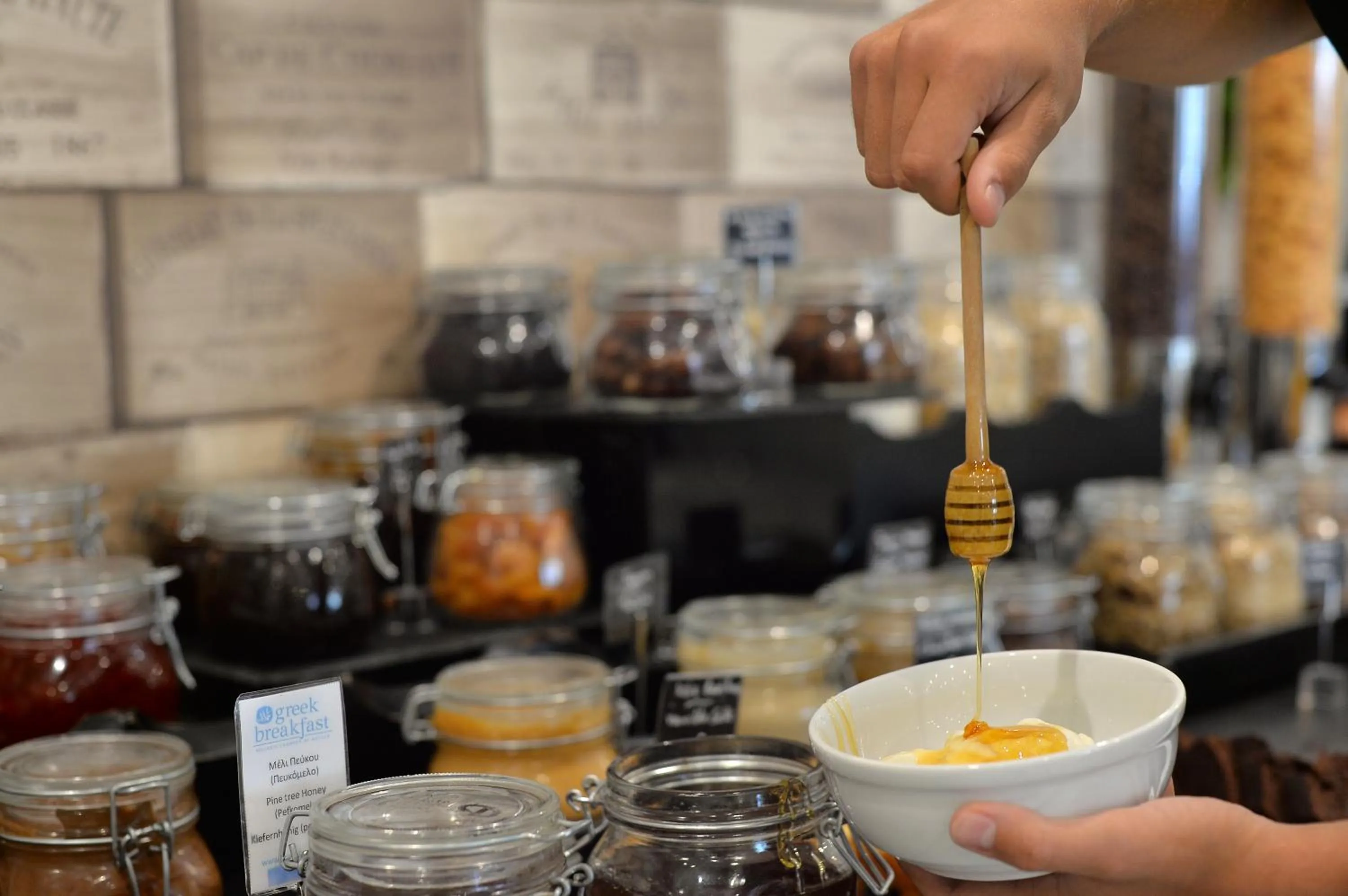 Food and drinks in Athenaeum Grand Hotel