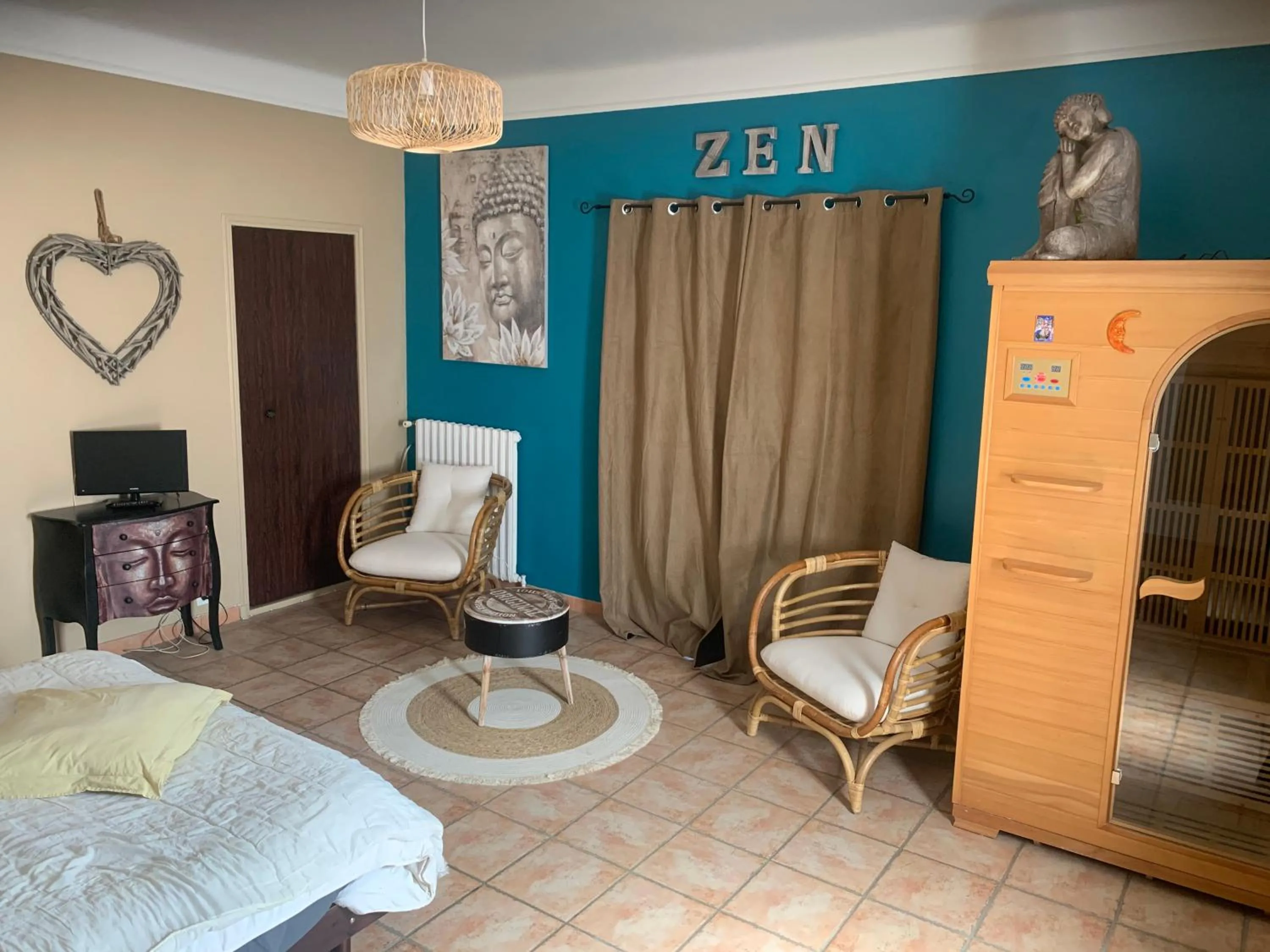 Bed in Bastide du Bonheur Saint Donat