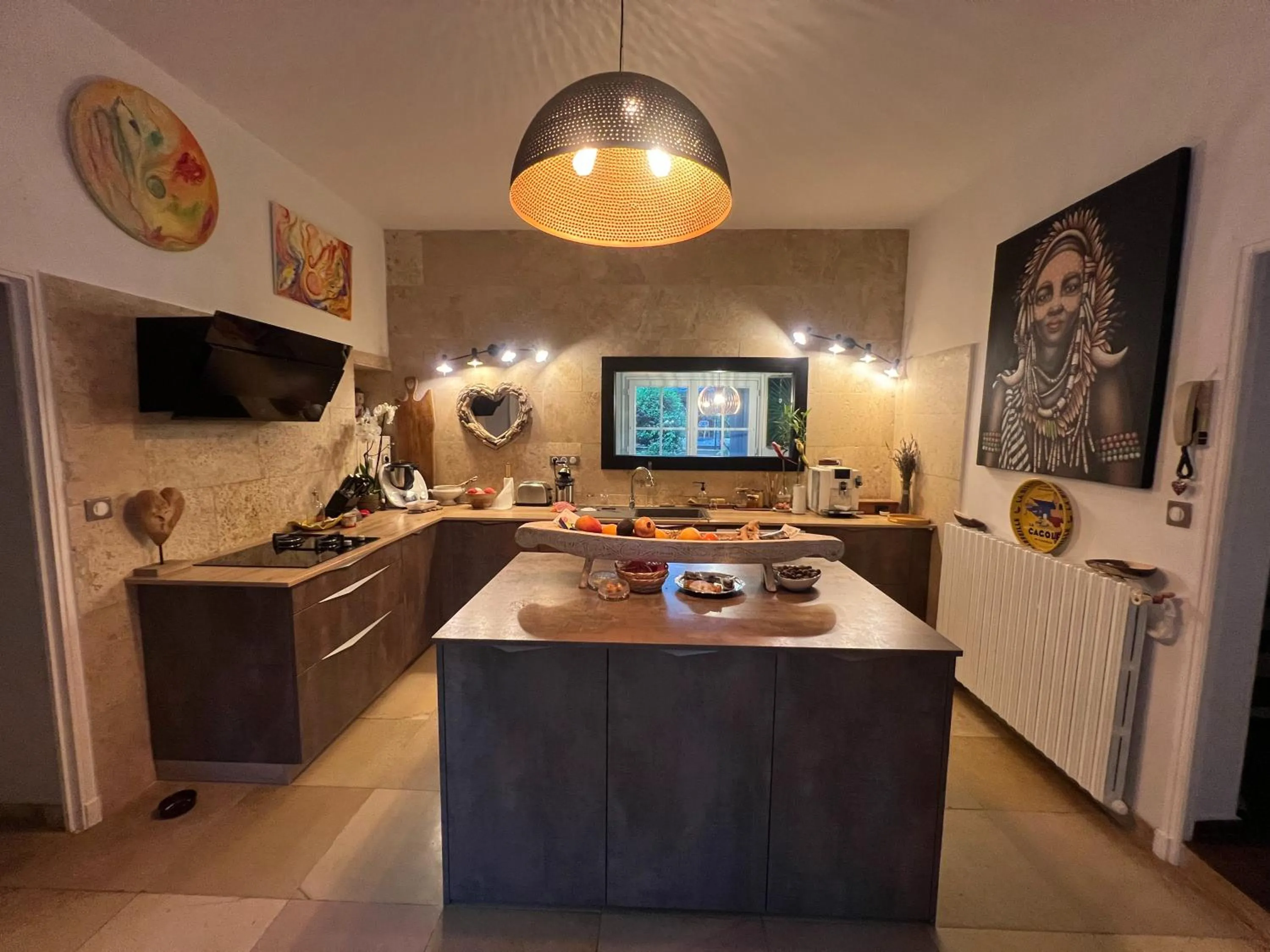 Kitchen or kitchenette in Bastide du Bonheur Saint Donat
