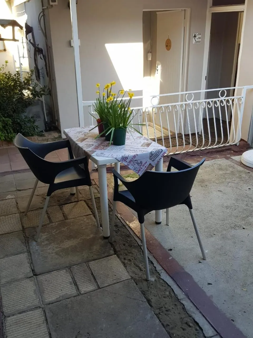 Breakfast in Lavender Lane