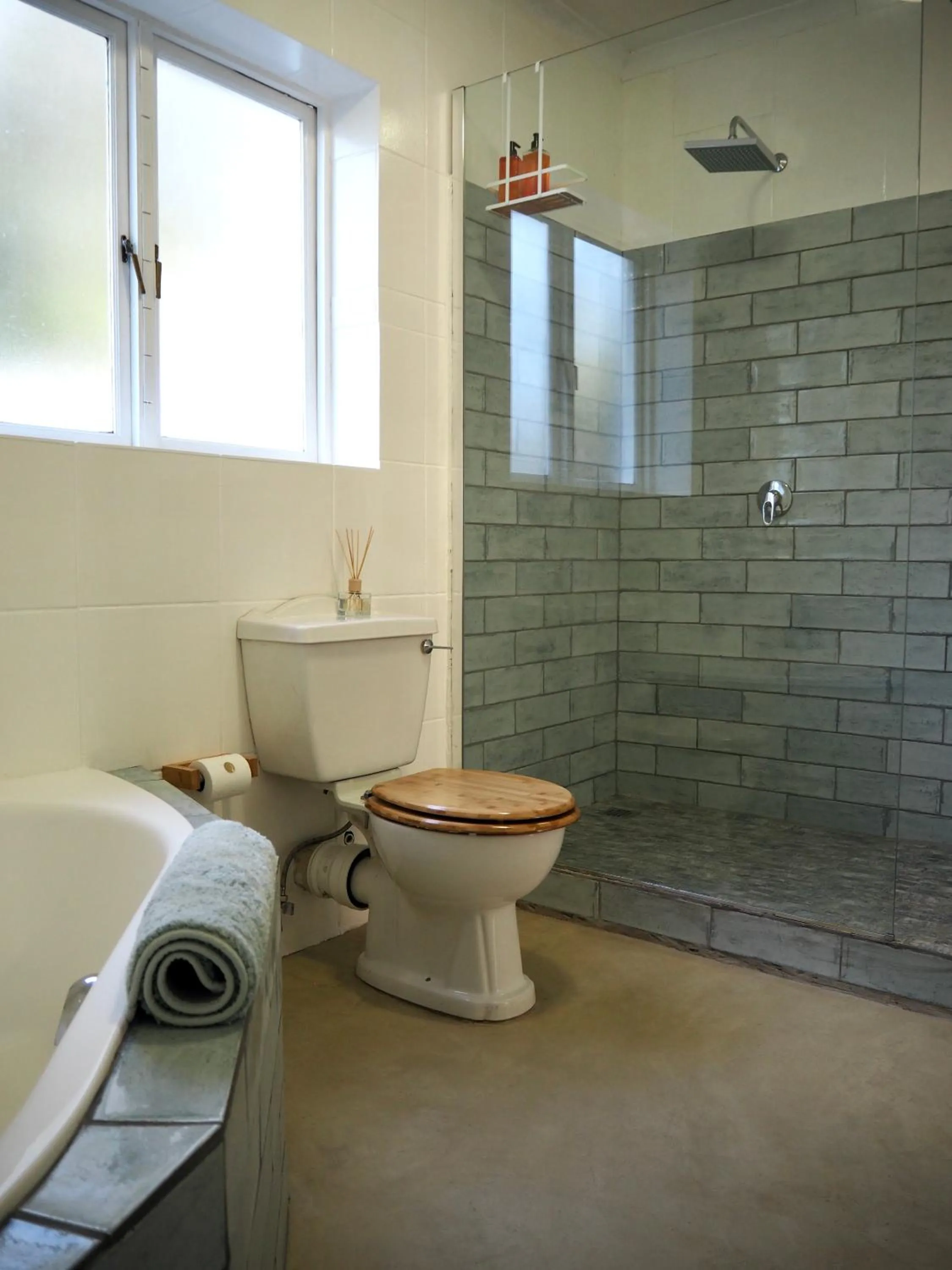 Shower in African Breeze Guesthouse