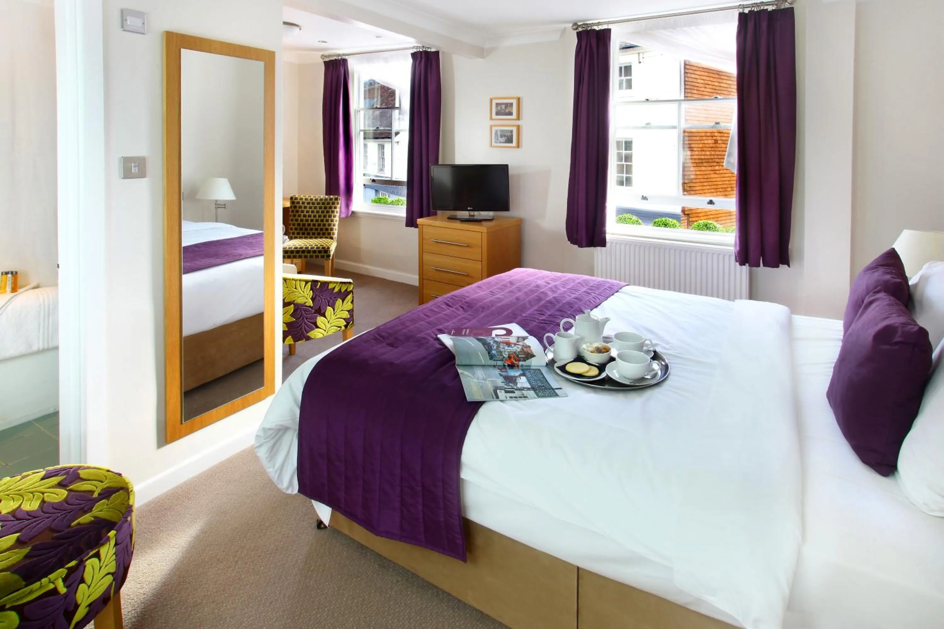 Bed in The Chequers Hotel