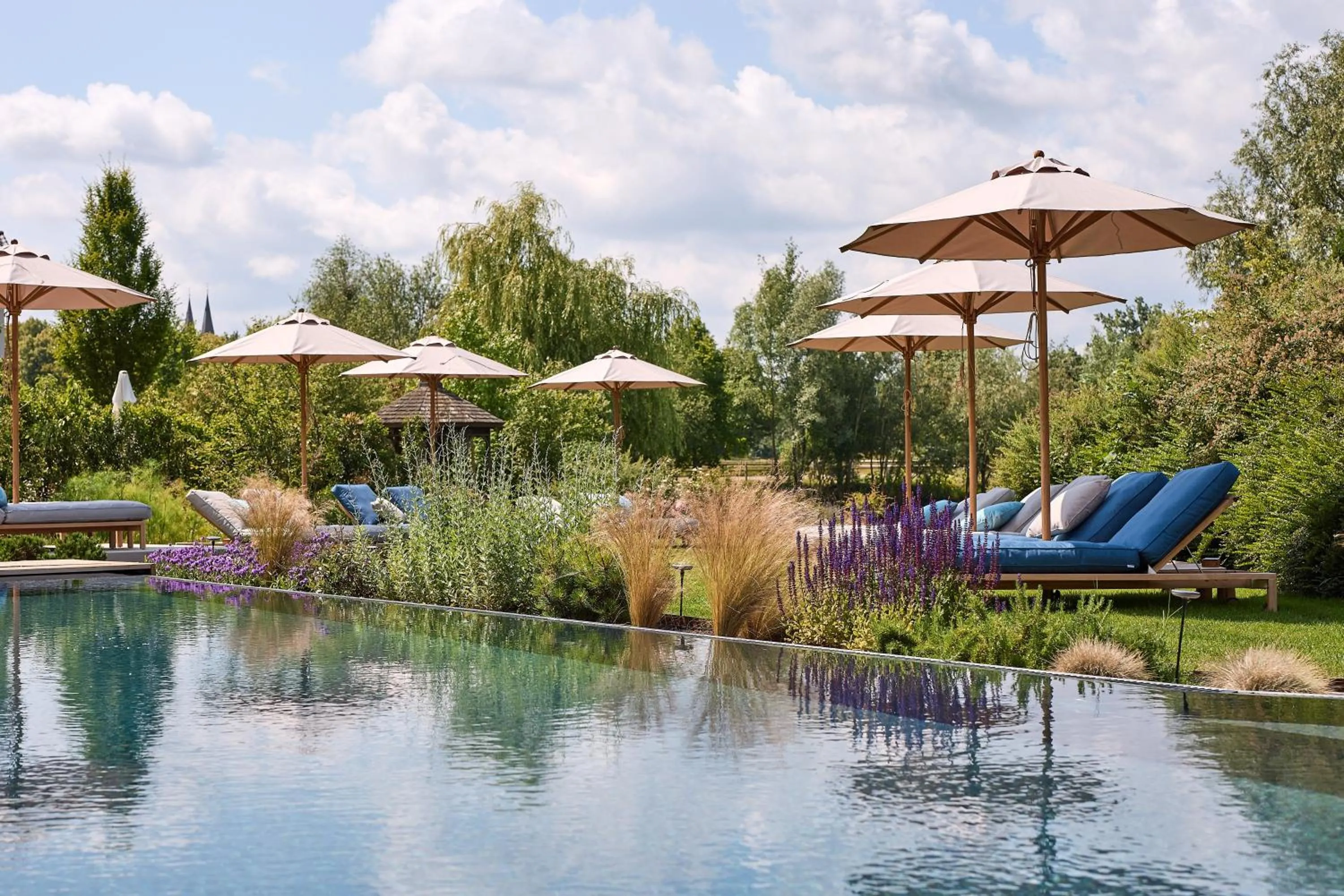 Swimming pool in Thöles Hotel Bücken