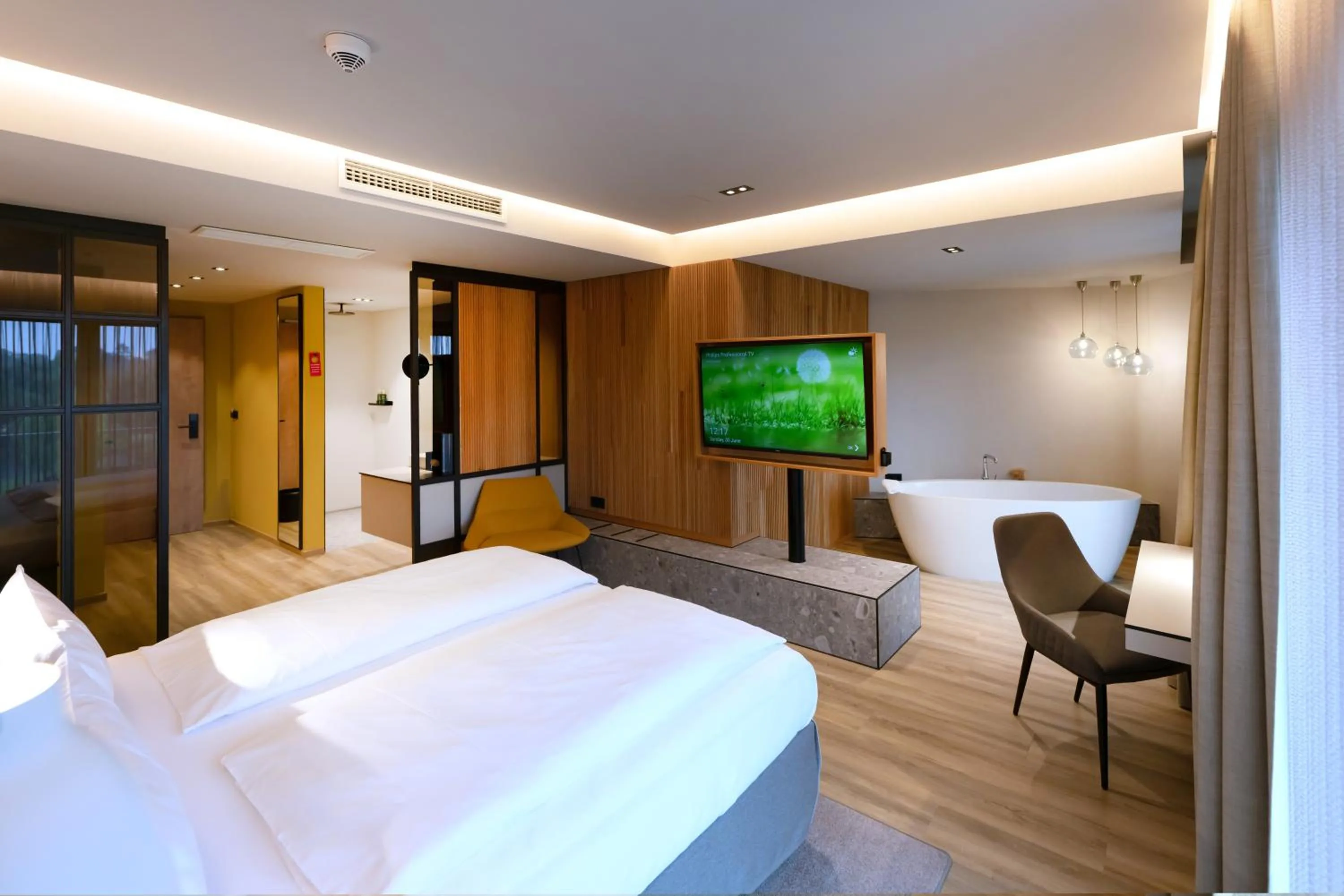 Photo of the whole room, Bed in Thöles Hotel Bücken