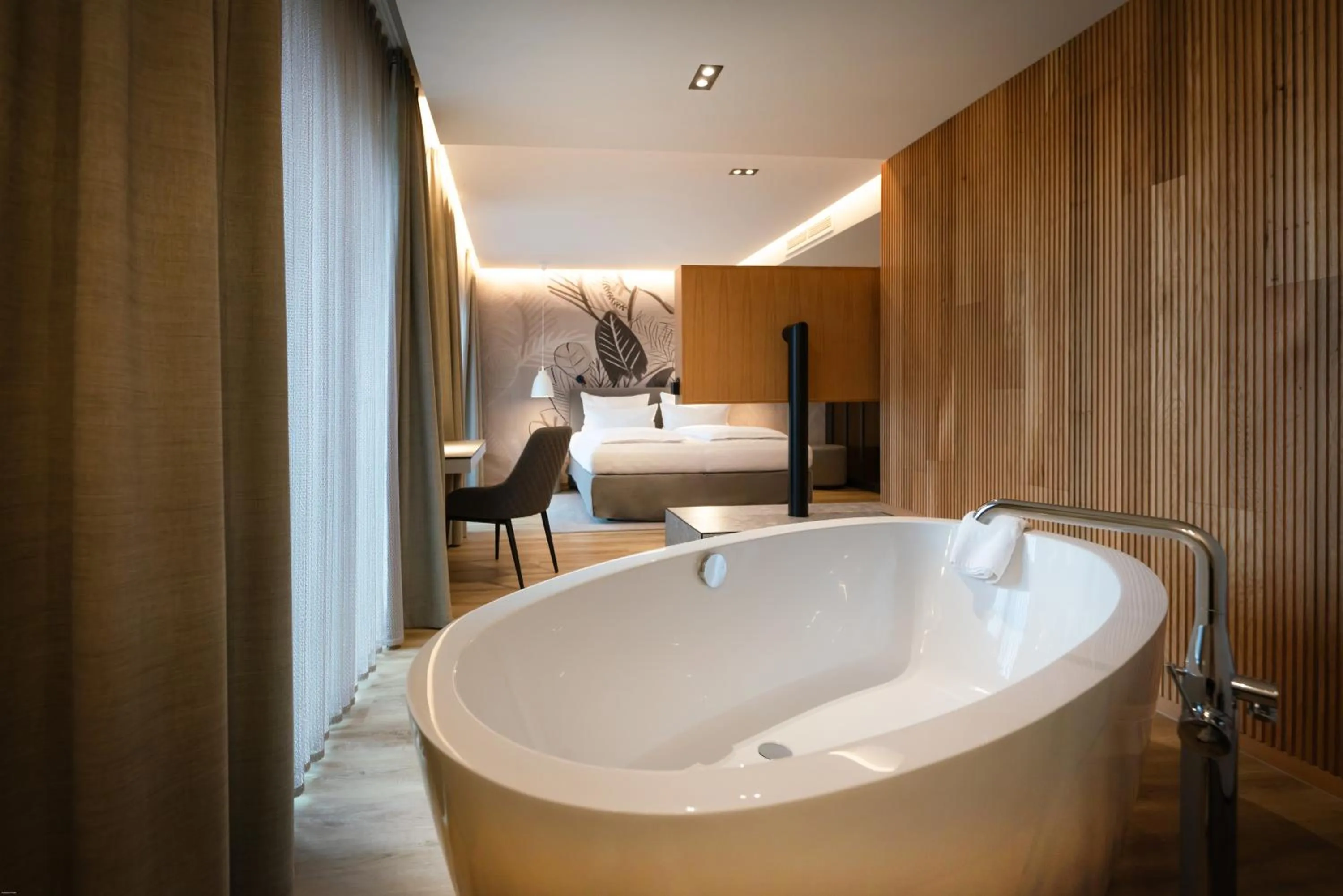 Bathroom, Bed in Thöles Hotel Bücken