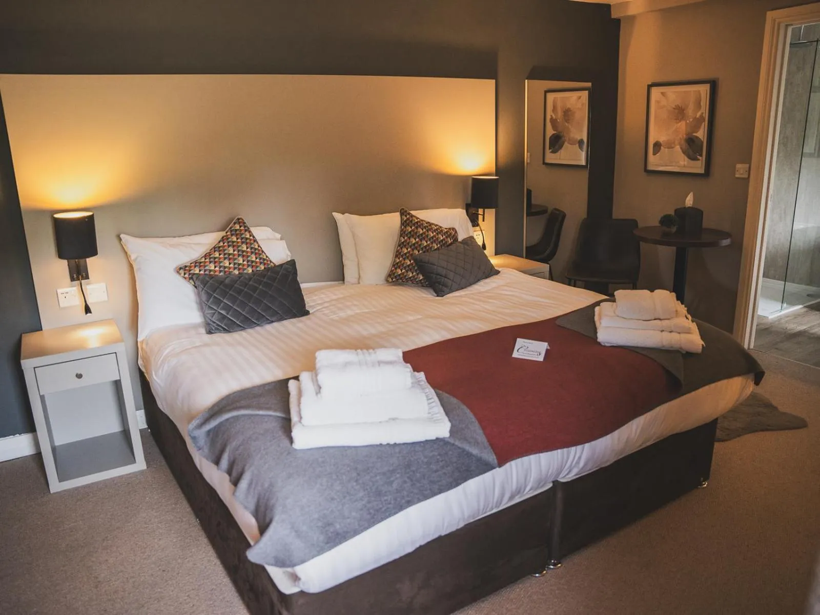 Photo of the whole room, Bed in Crossways