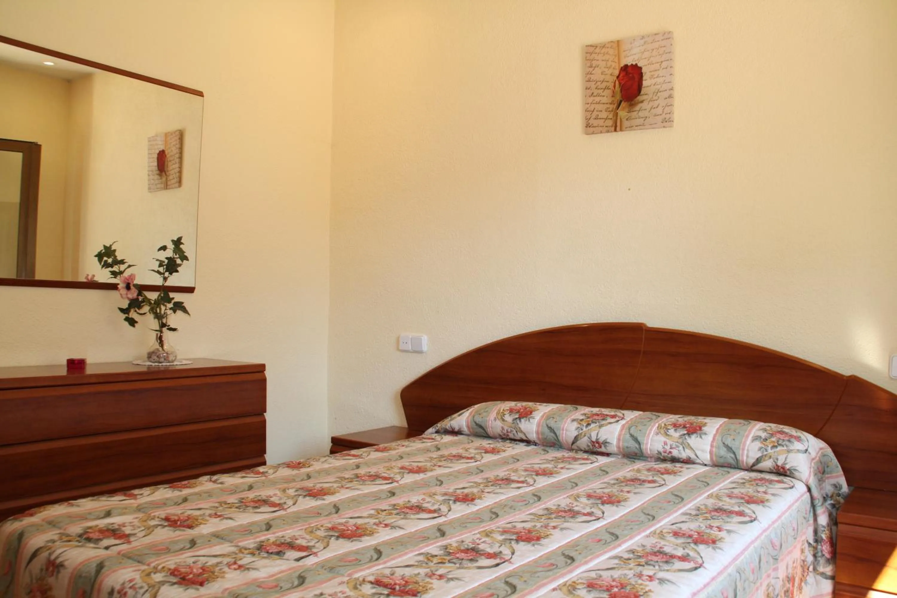 Bedroom, Bed in Cal Riba