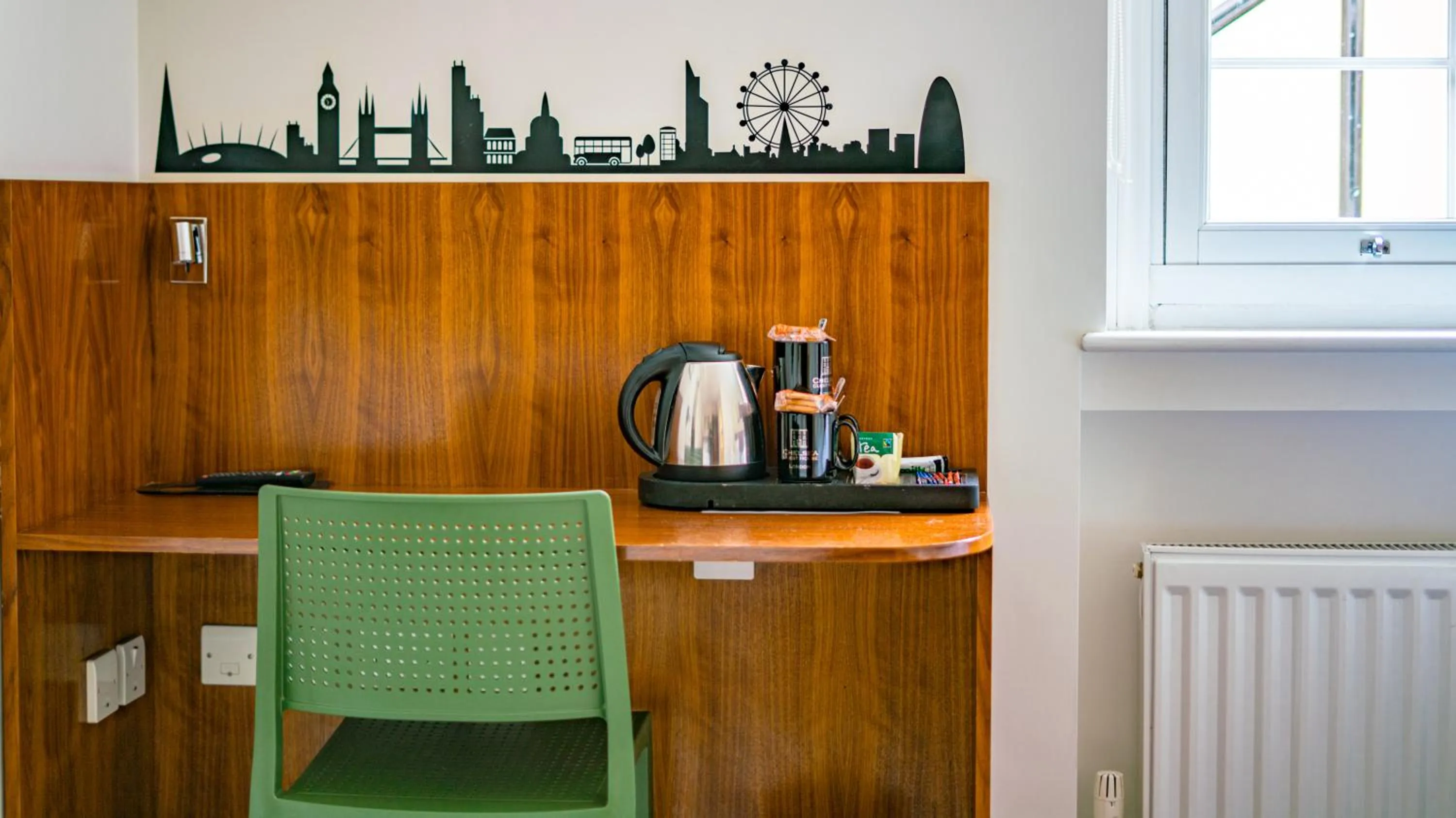 Coffee/tea facilities in Chelsea Guest House
