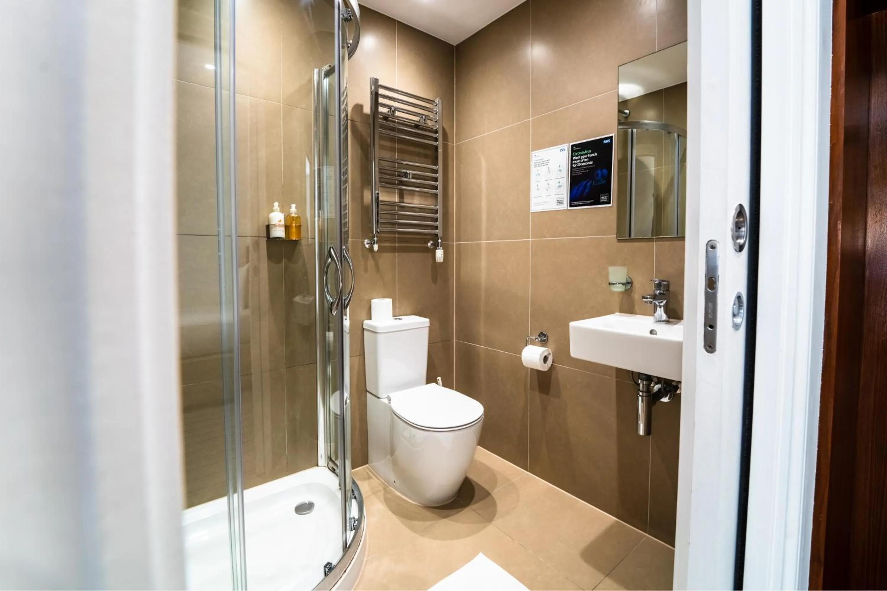 Shower in Chelsea Guest House