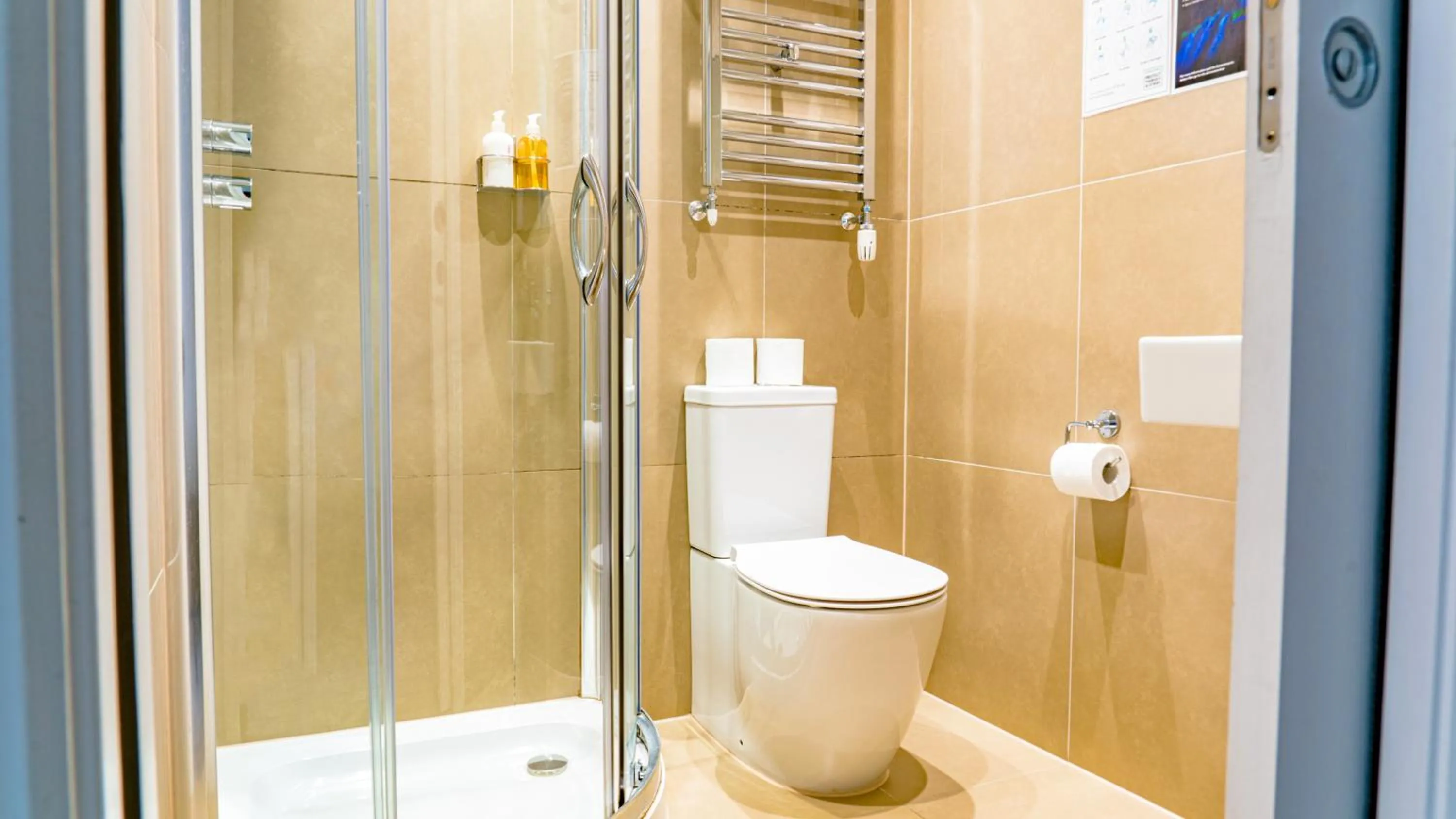 Toilet in Chelsea Guest House