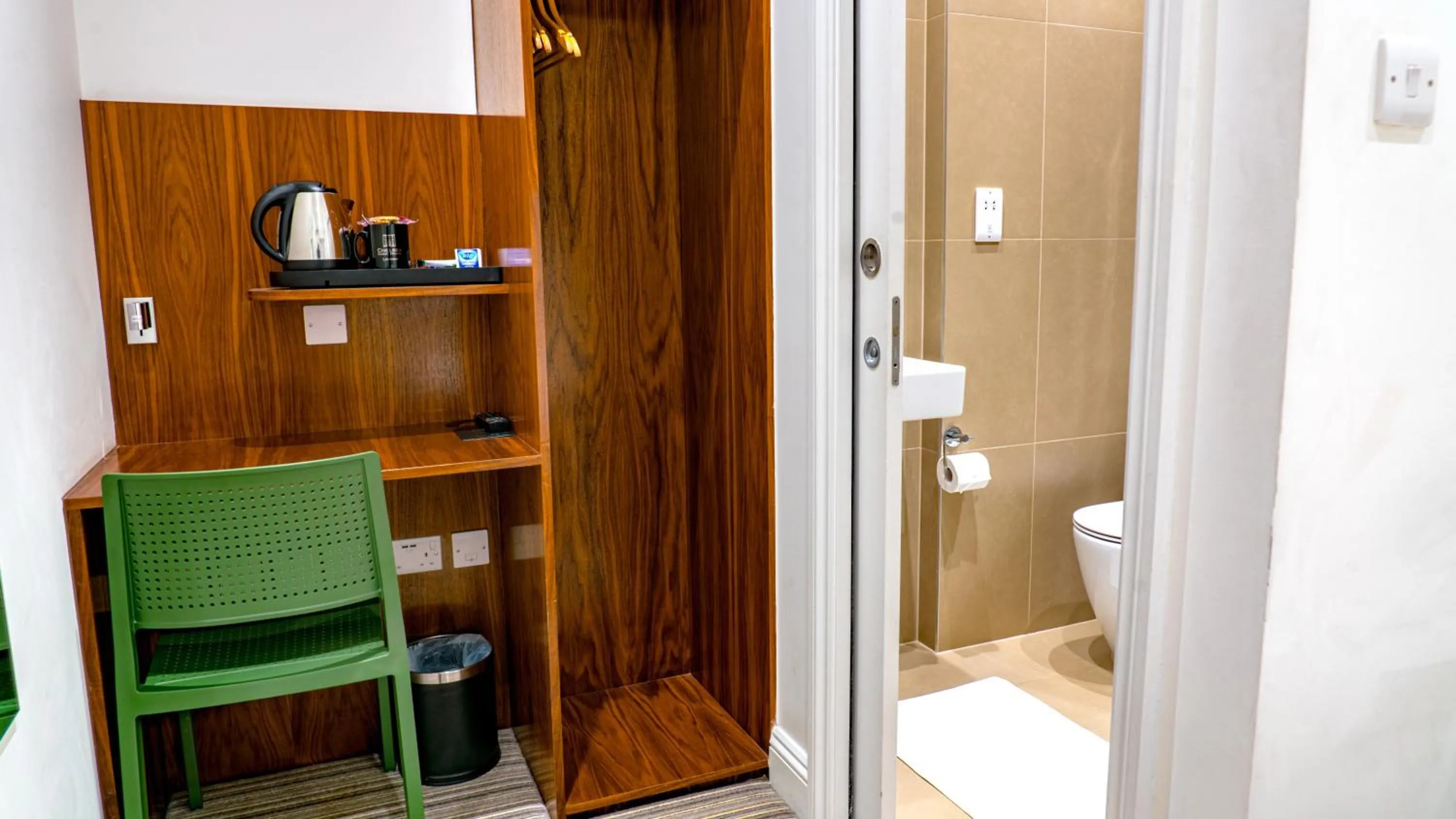 Toilet in Chelsea Guest House