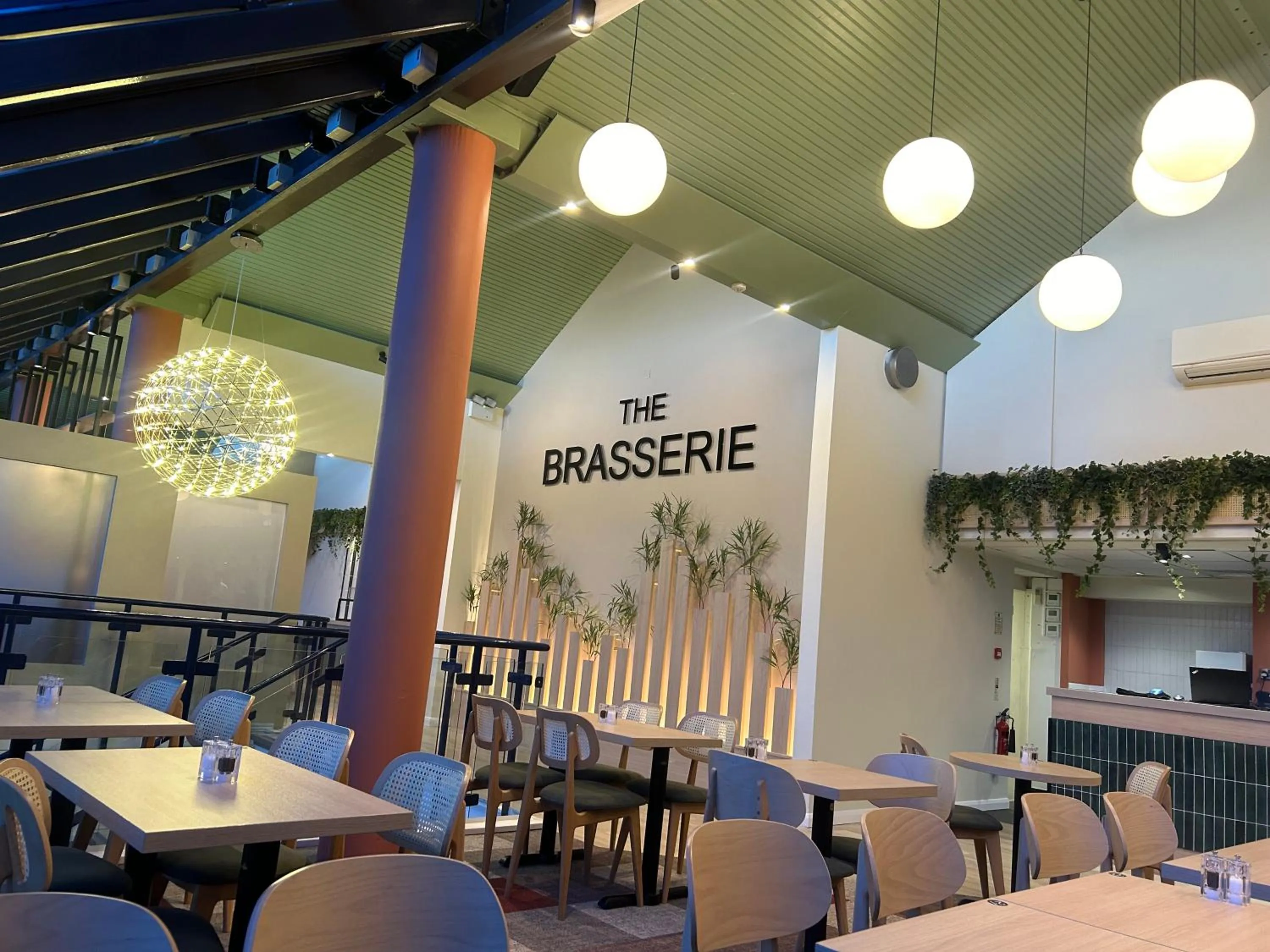 Restaurant/places to eat in China Fleet Country Club