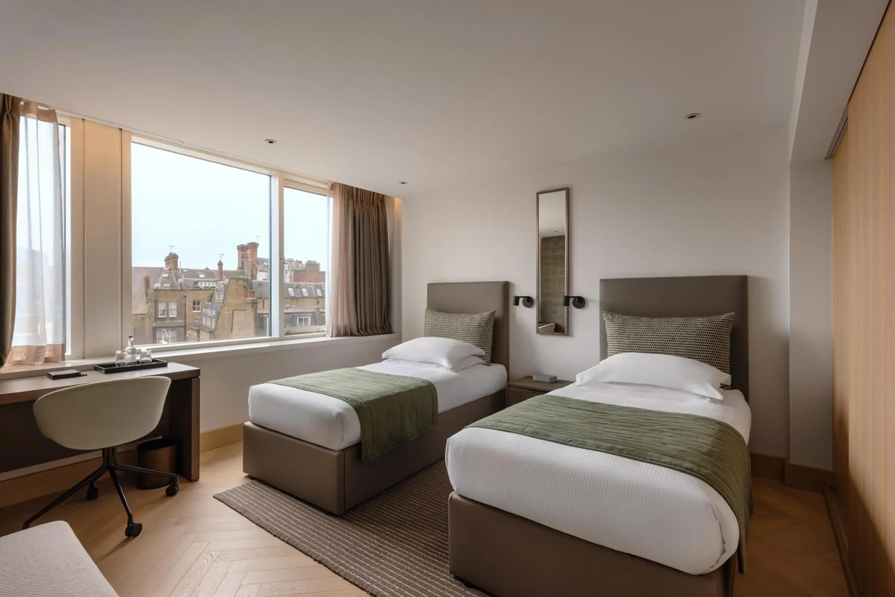 Deluxe Twin in Royal Garden Hotel Deluxe Twin in Royal Garden Hotel