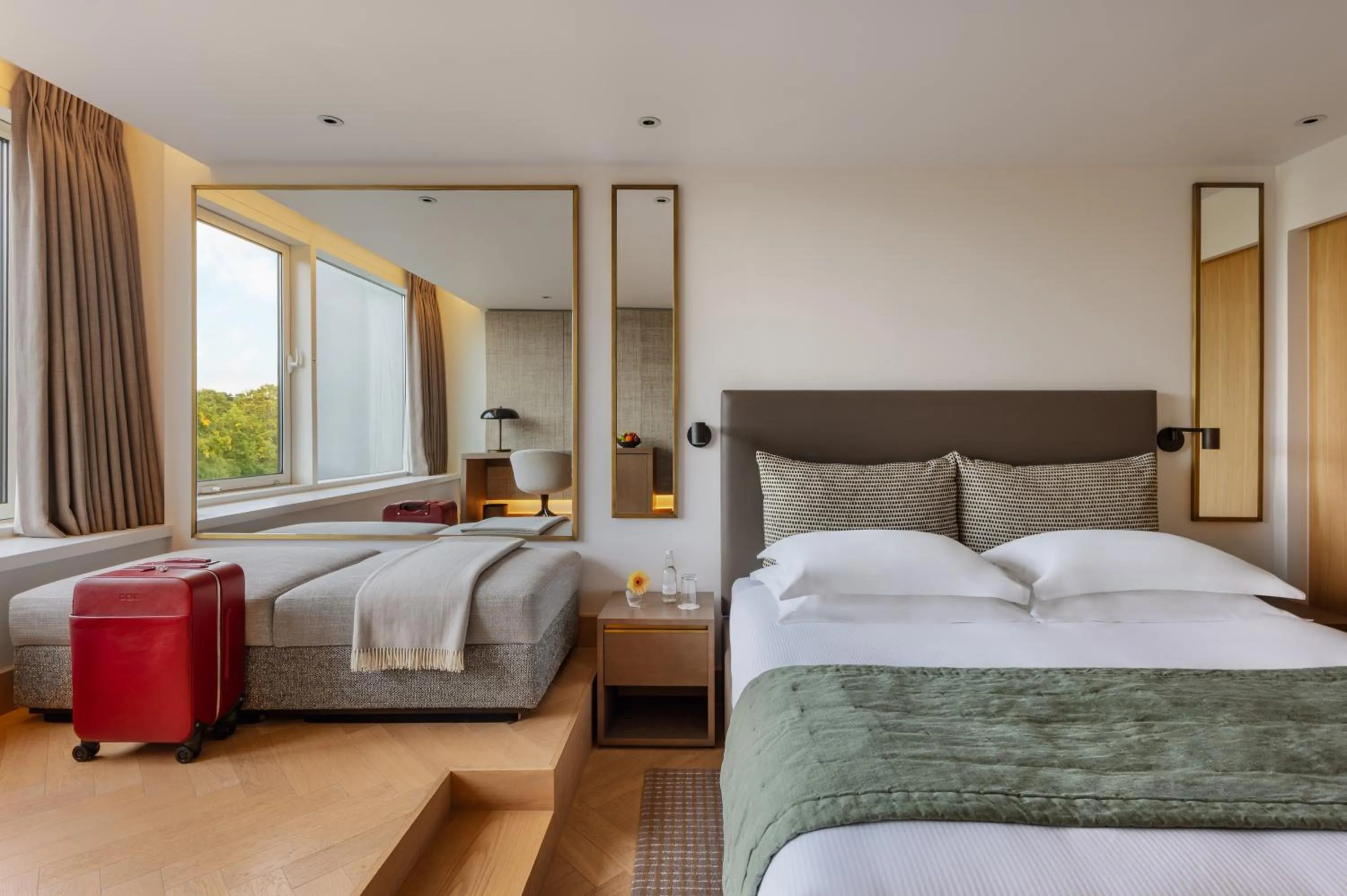 Bedroom, Bed in Royal Garden Hotel