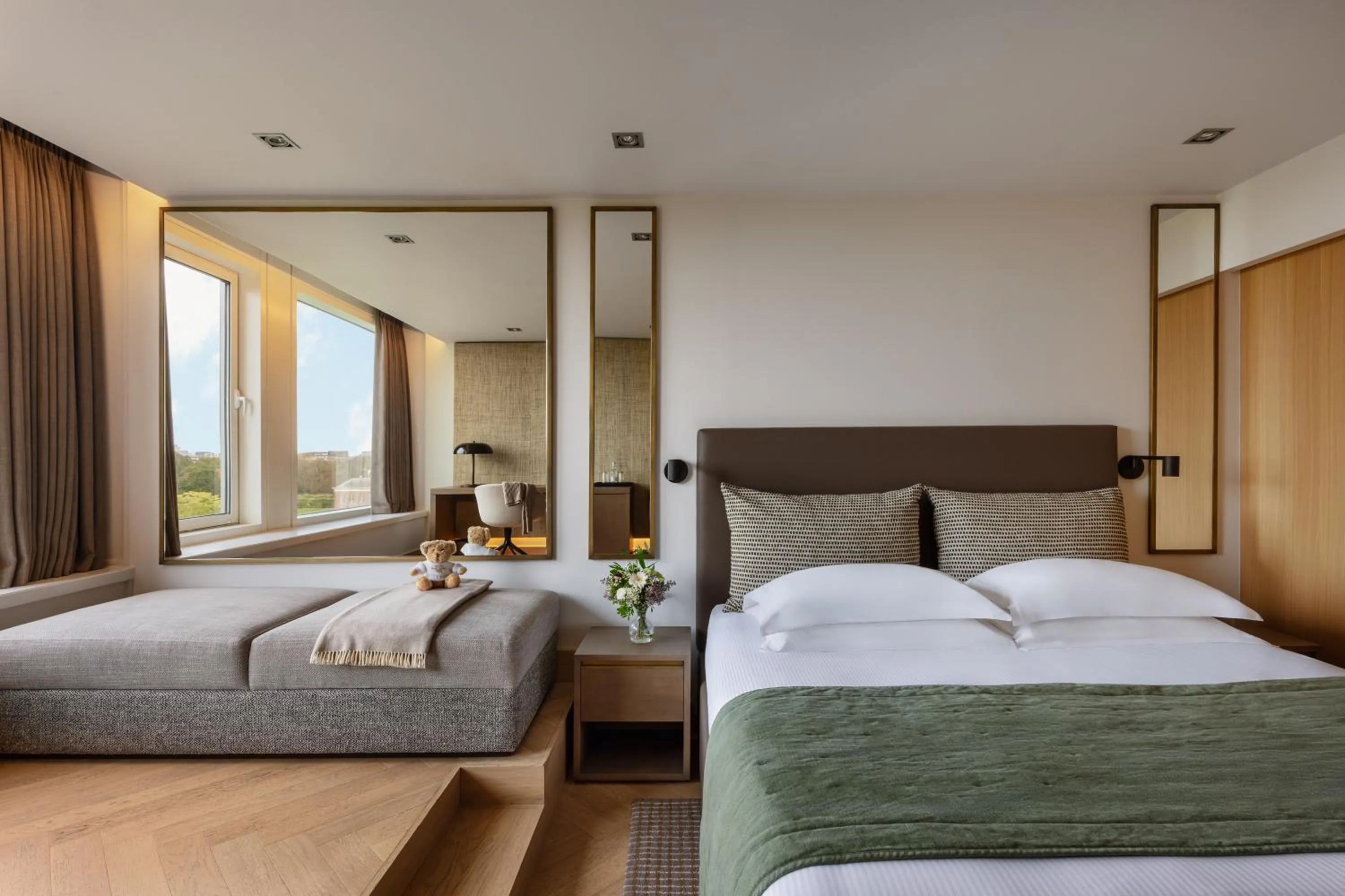 Bedroom, Bed in Royal Garden Hotel