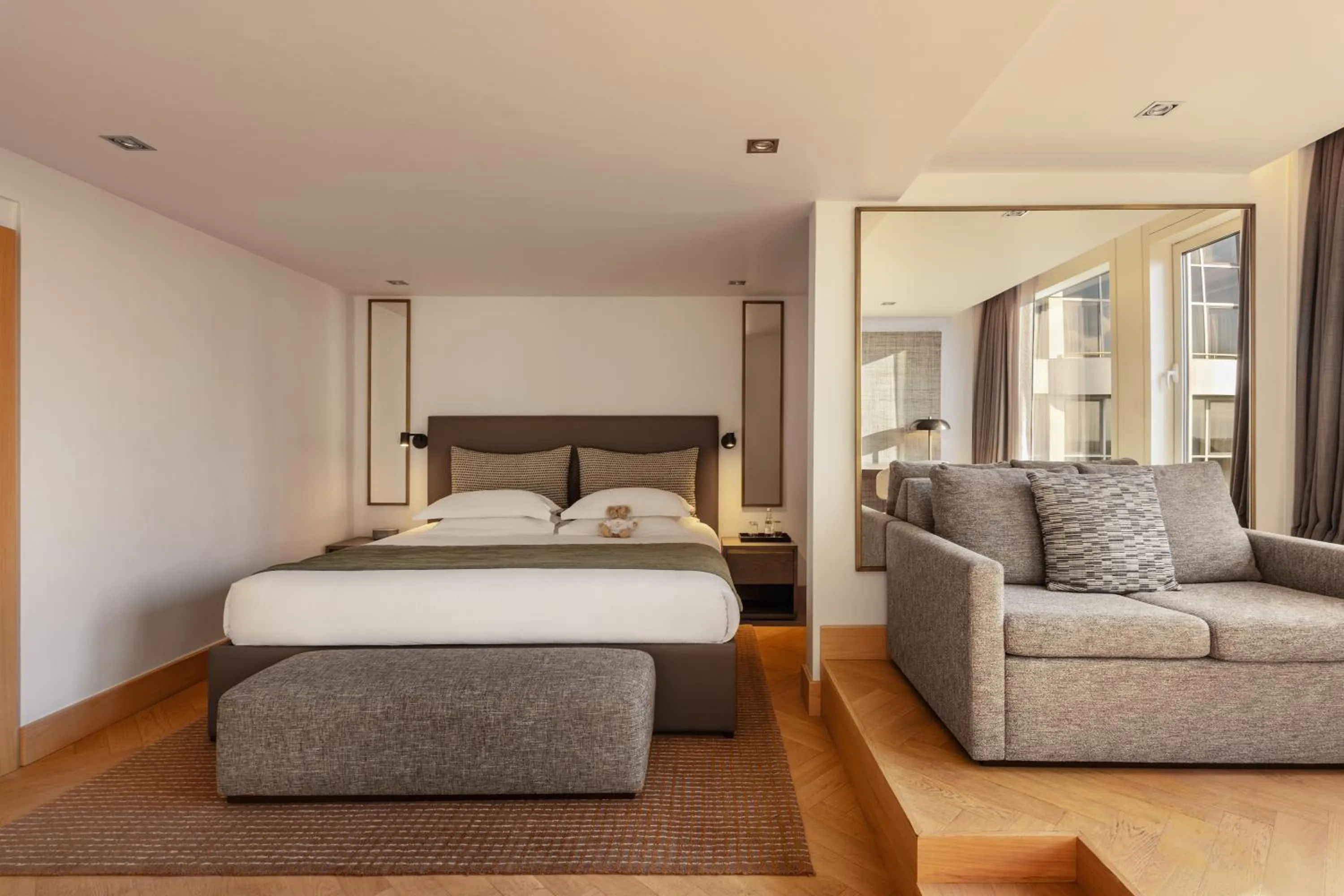 Bedroom, Bed in Royal Garden Hotel