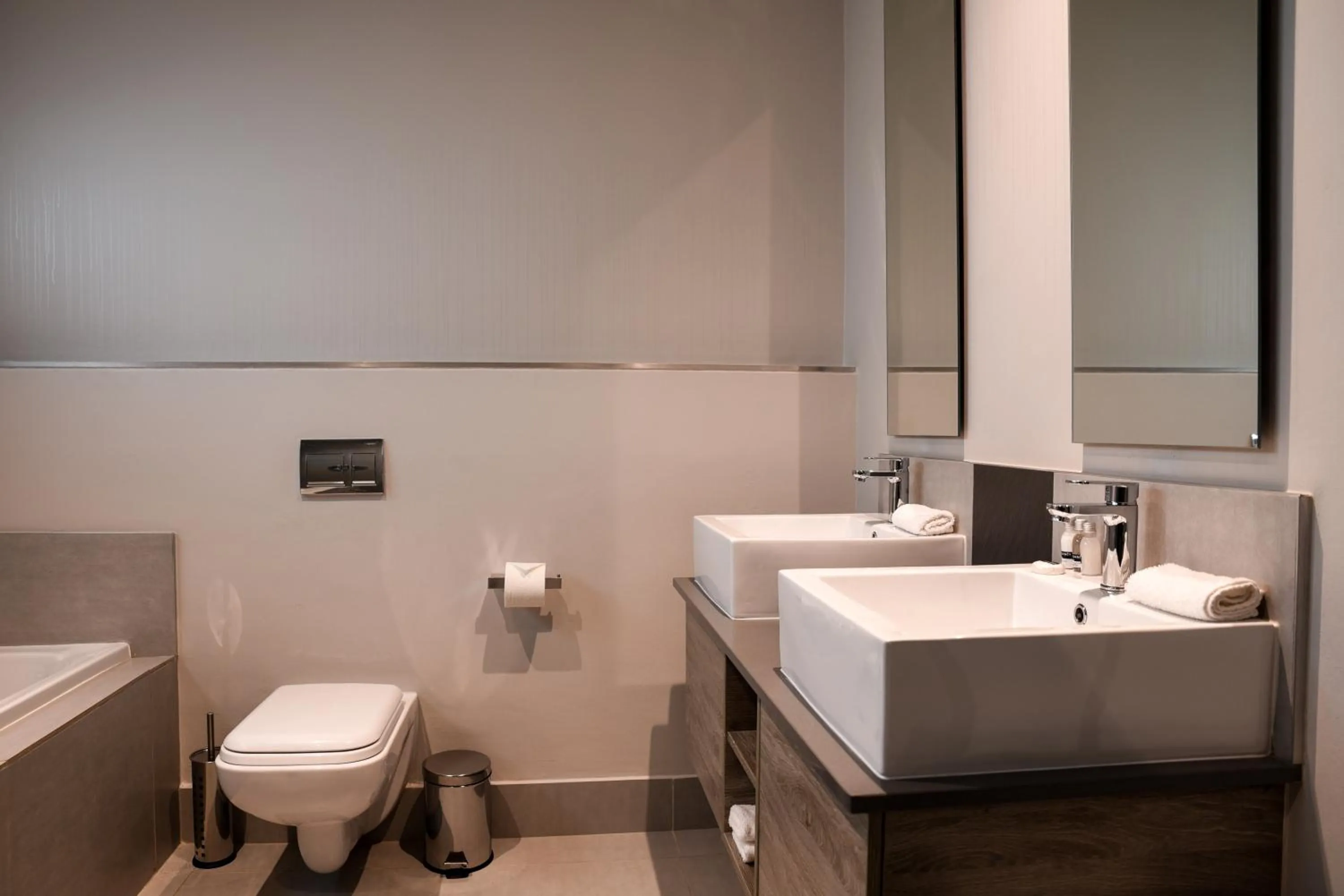 Toilet in Mint Hotel Rosebank