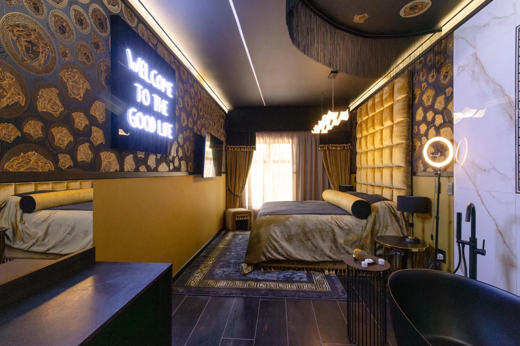 Photo of the whole room, Bed in Mint Hotel Rosebank