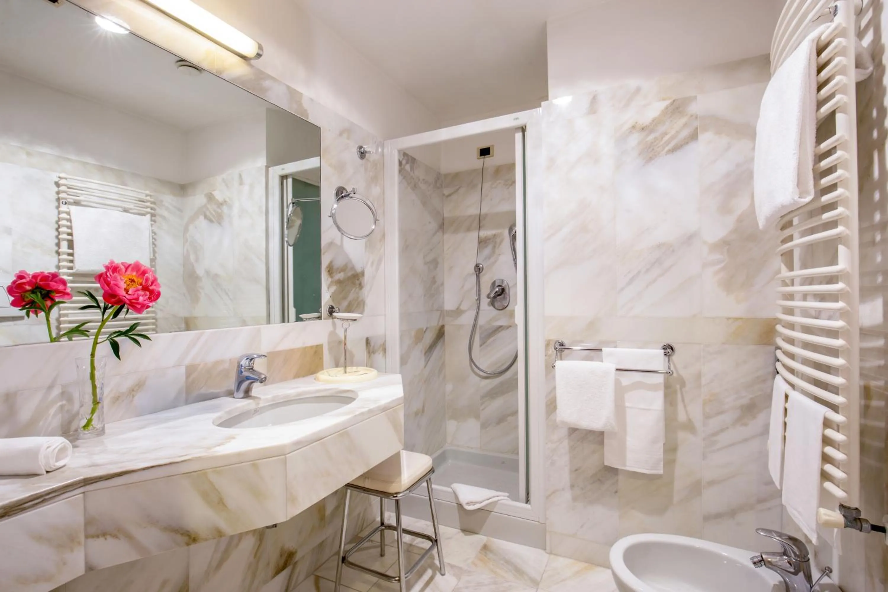 Bathroom in UNA Hotels Empire Roma