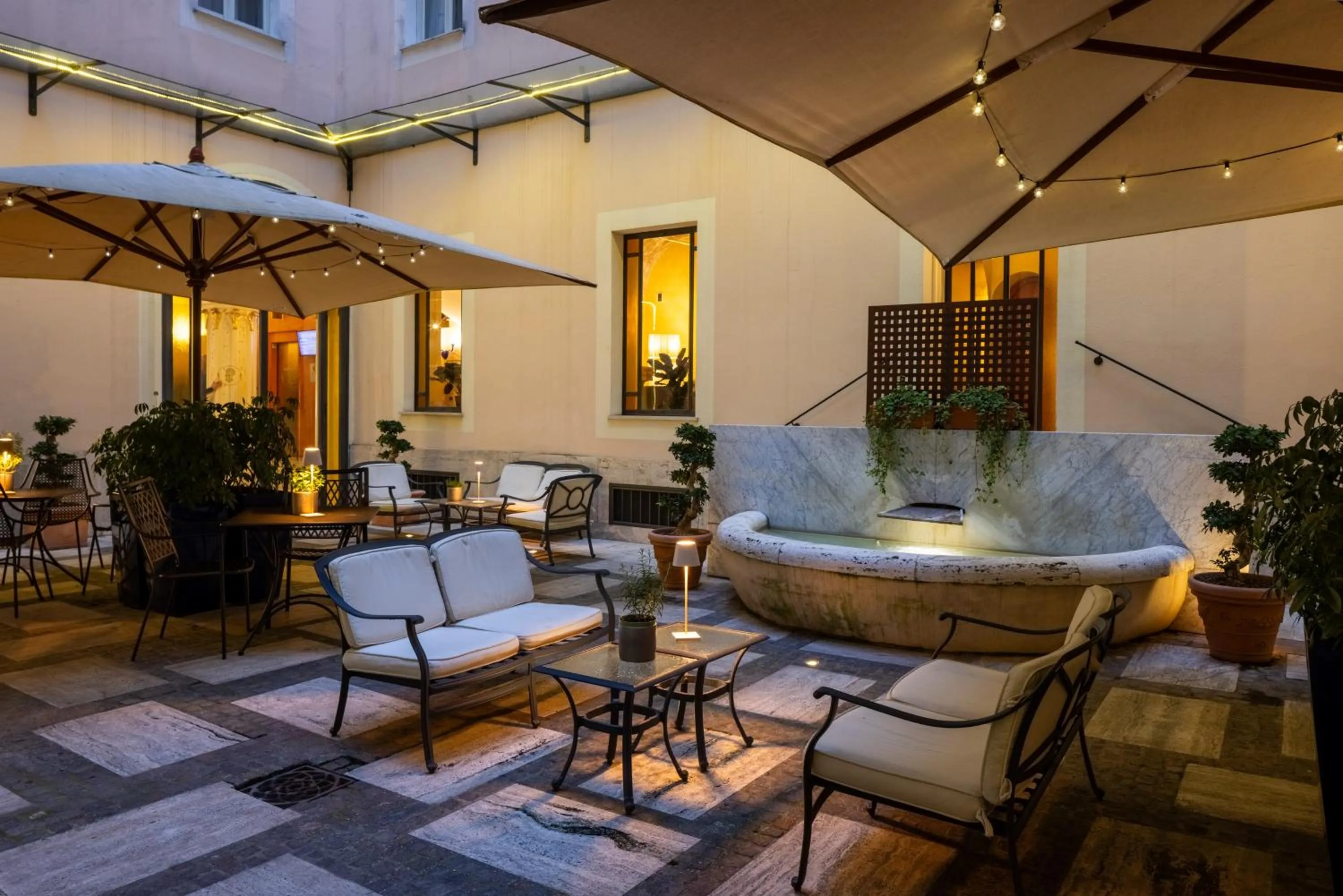 Restaurant/places to eat in UNA Hotels Empire Roma