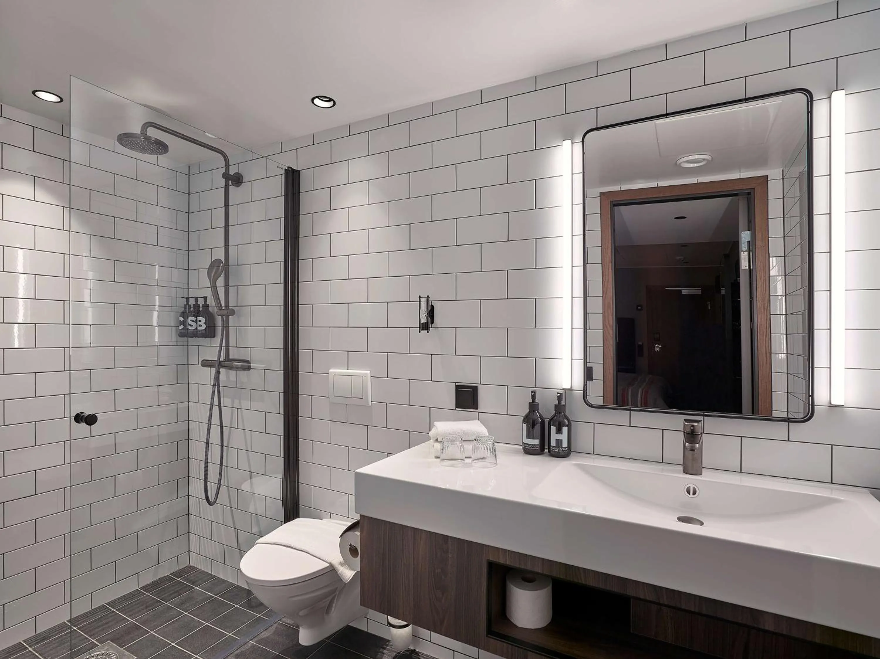 Bathroom in Downtown Camper by Scandic