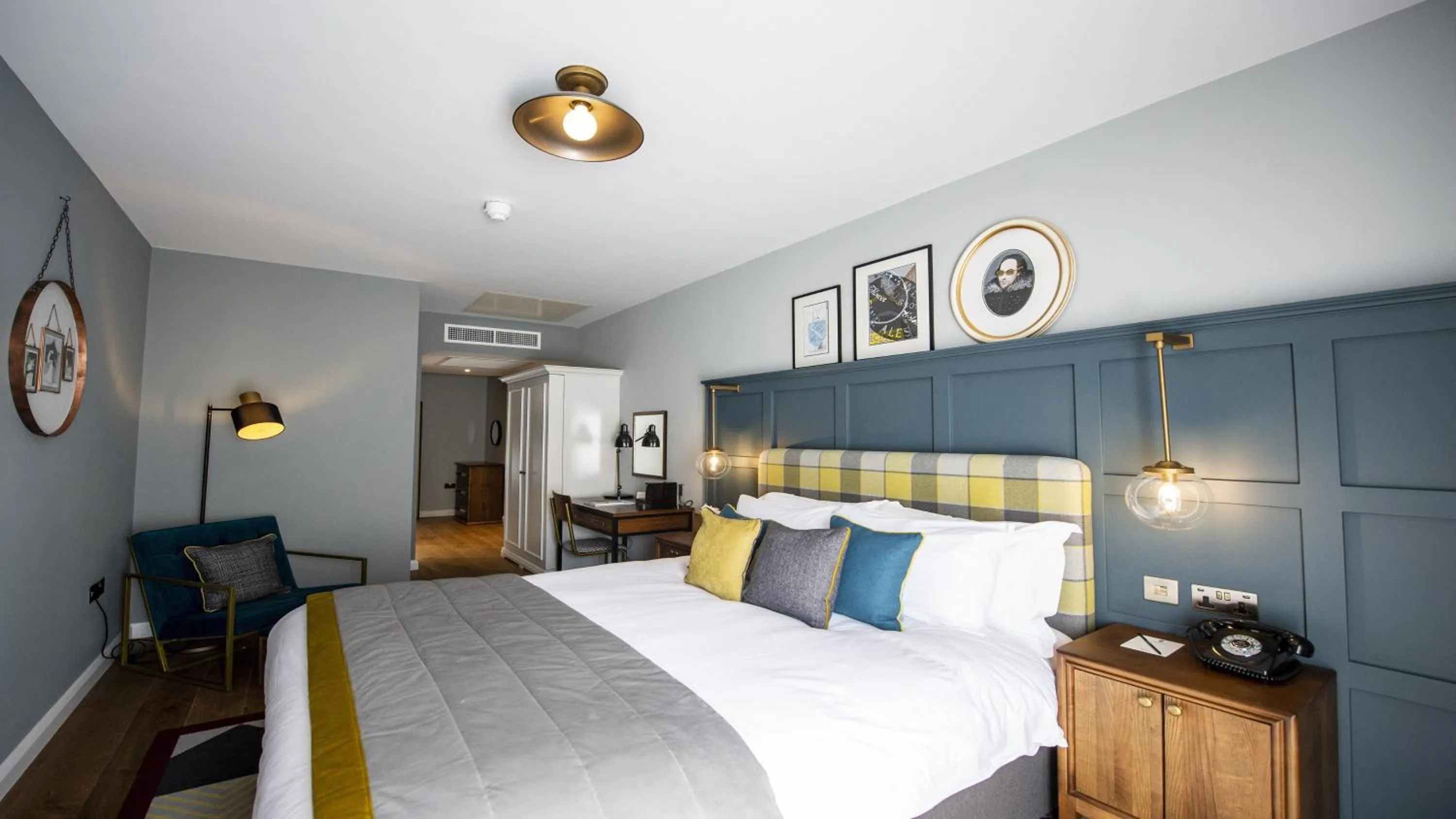 Photo of the whole room, Bed in Hotel Indigo - Stratford Upon Avon by IHG