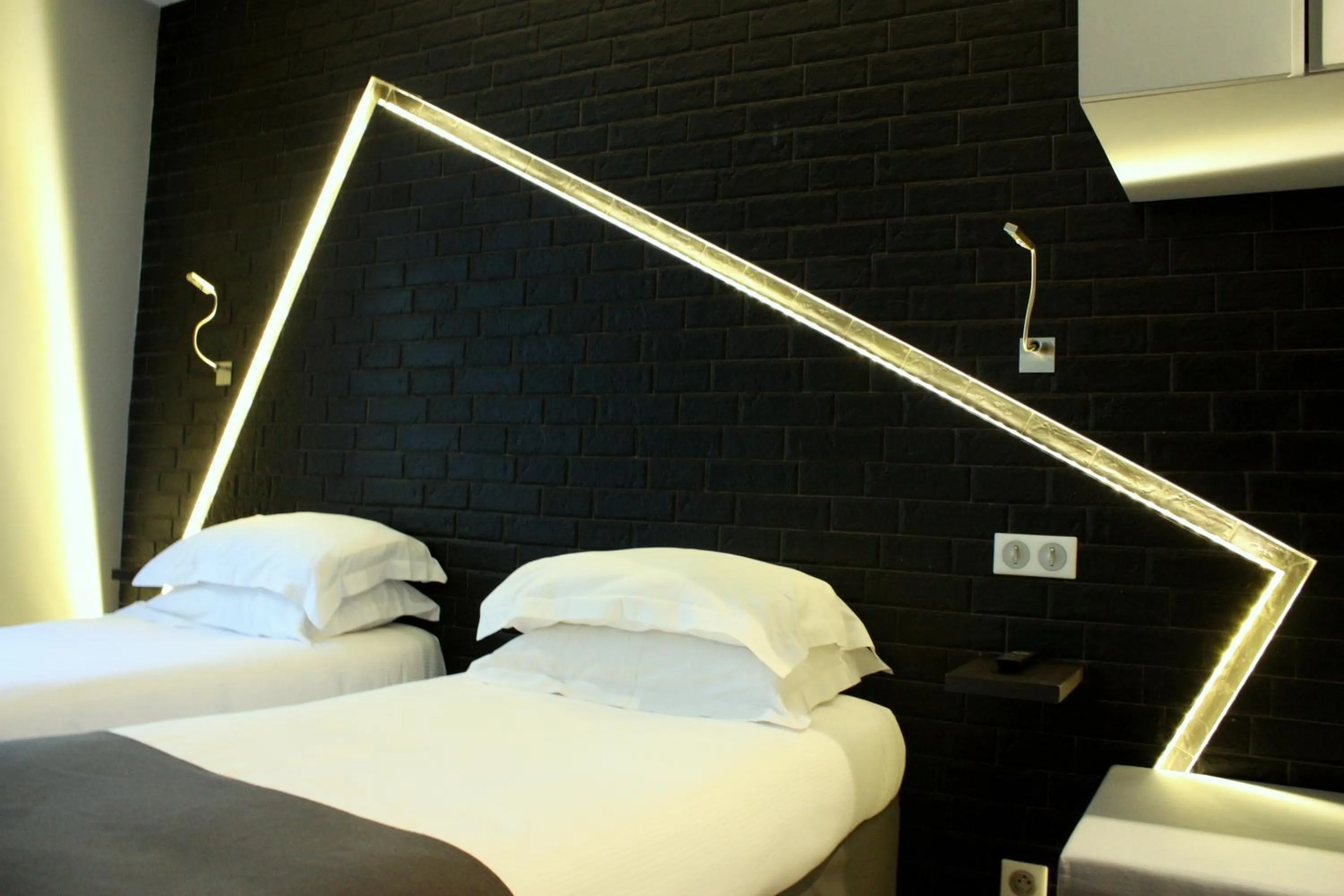 Bed in Arc de Triomphe Etoile