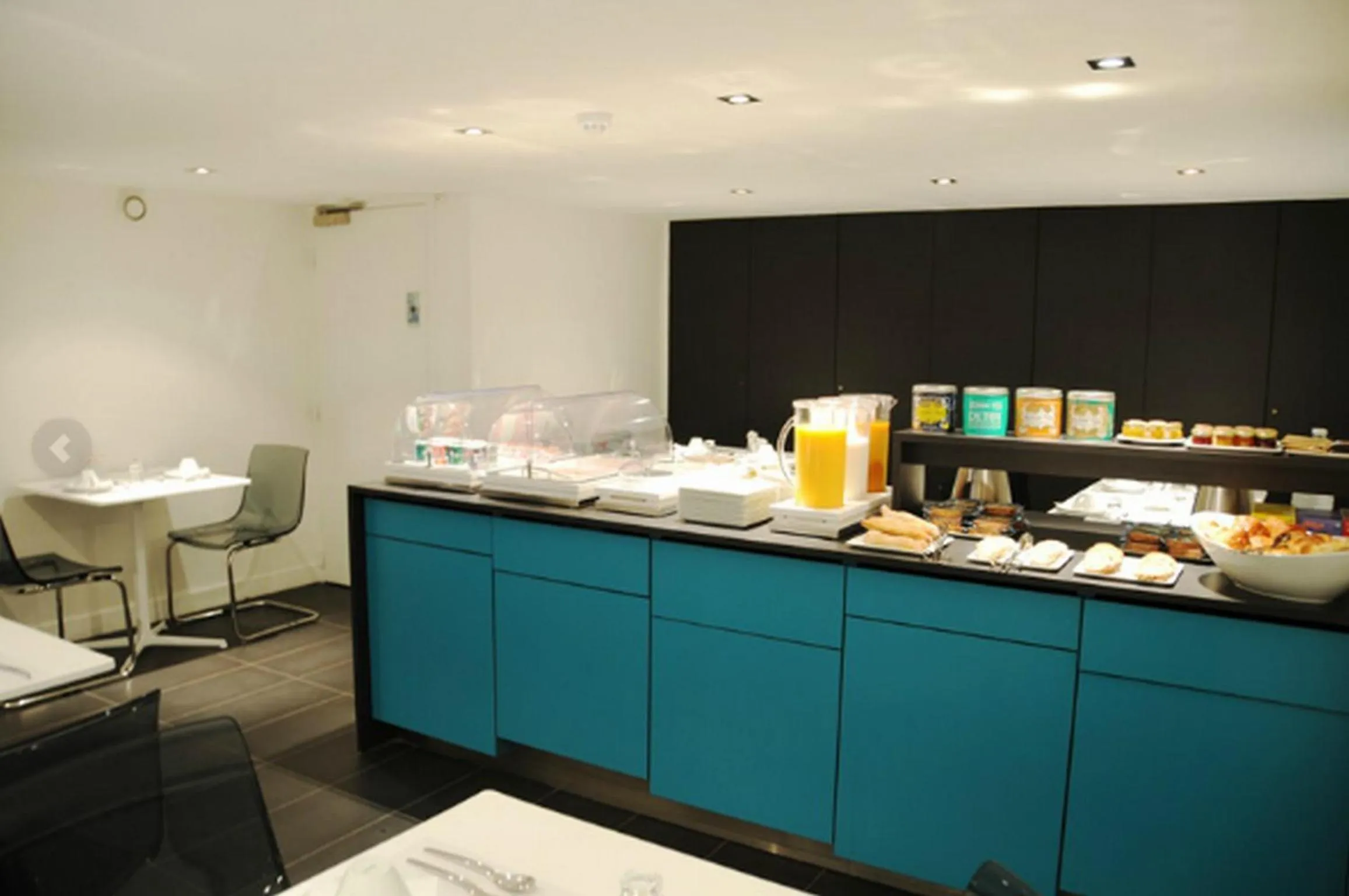 Food and drinks in Arc de Triomphe Etoile