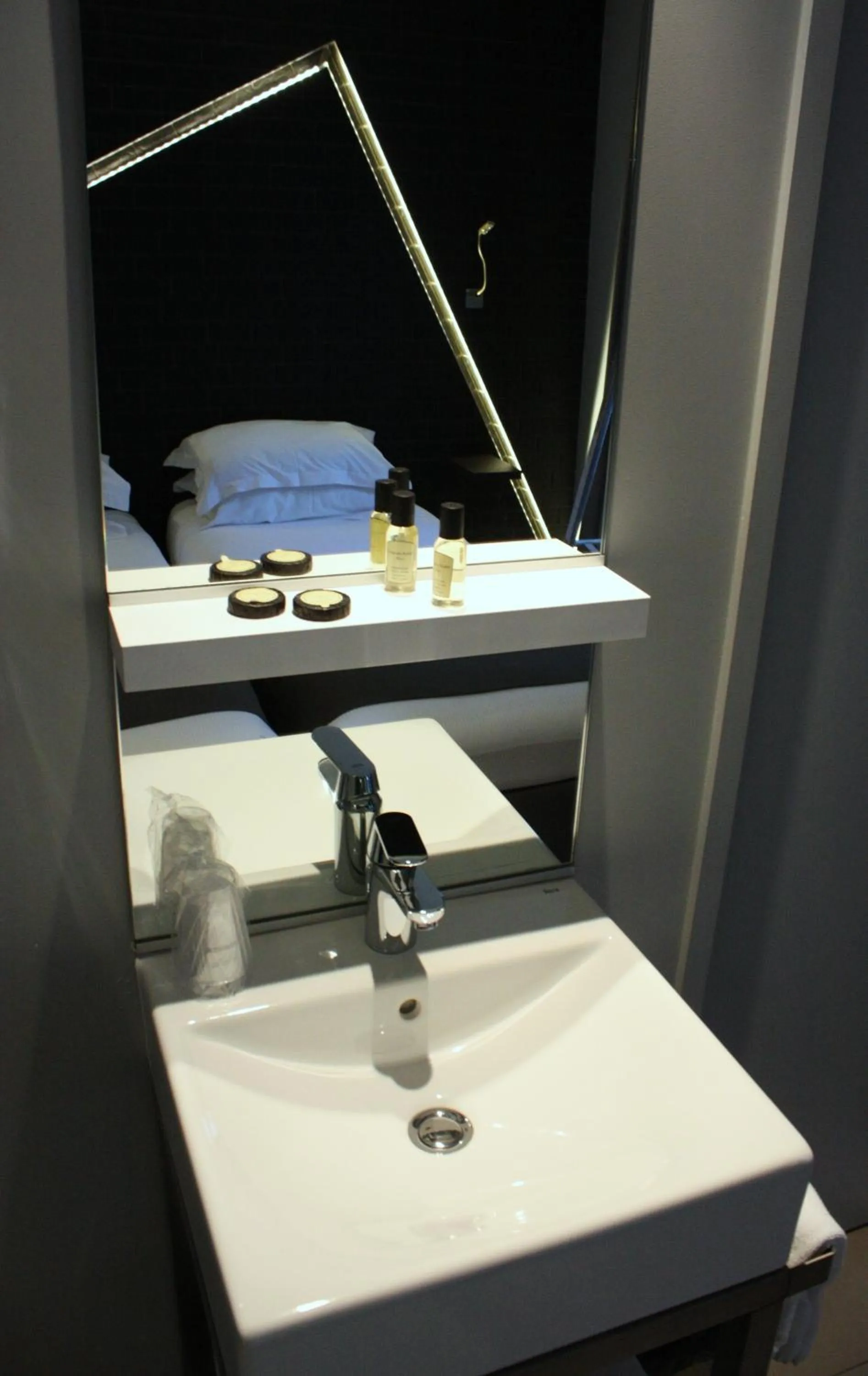 Bathroom in Arc de Triomphe Etoile