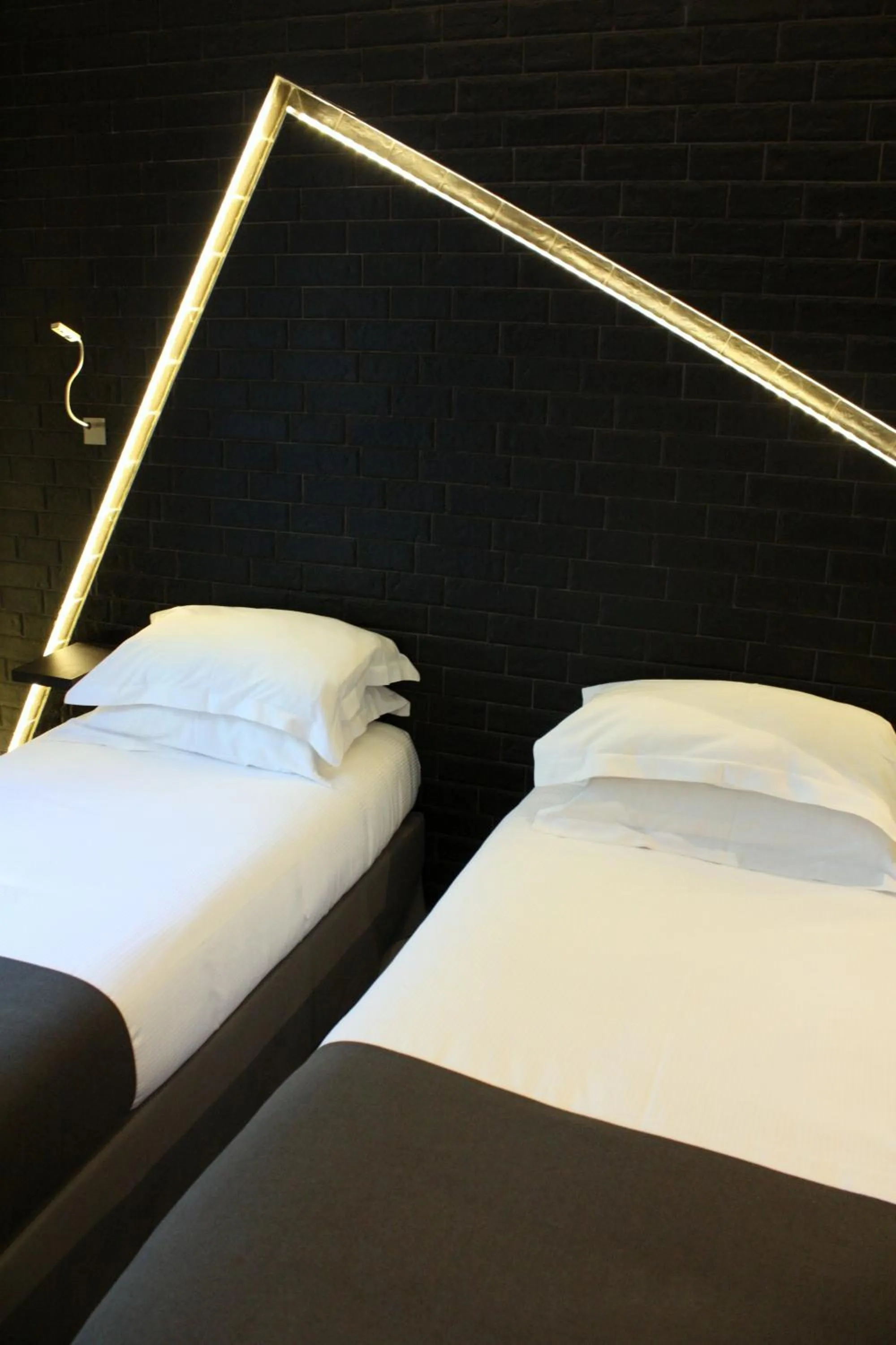 Bed in Arc de Triomphe Etoile