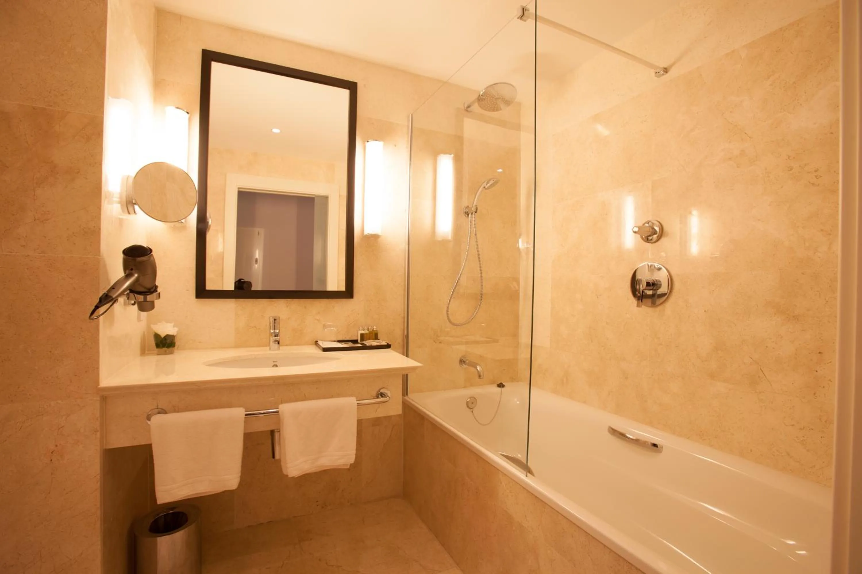 Bathroom in Palm Camayenne