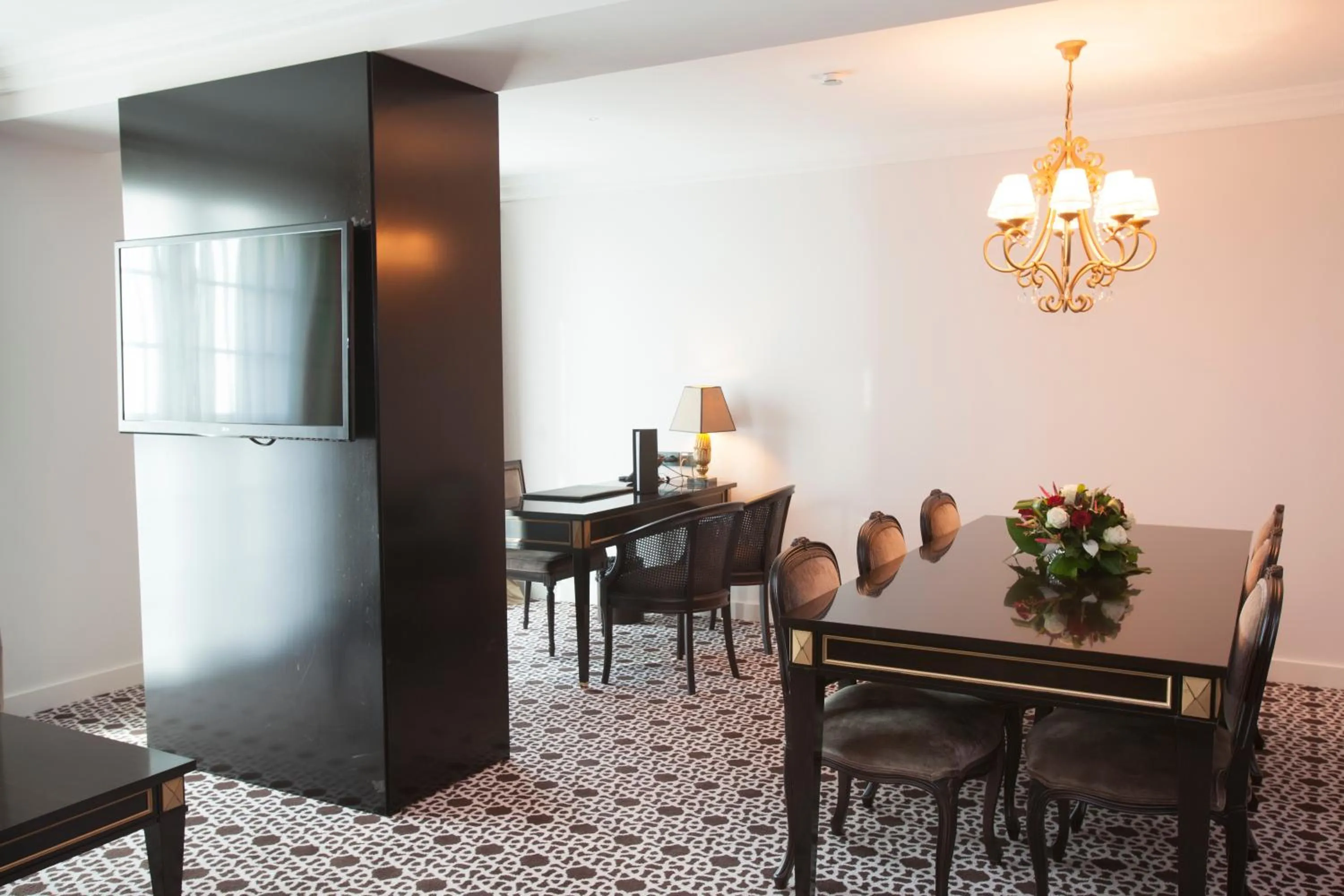 Dining area in Palm Camayenne