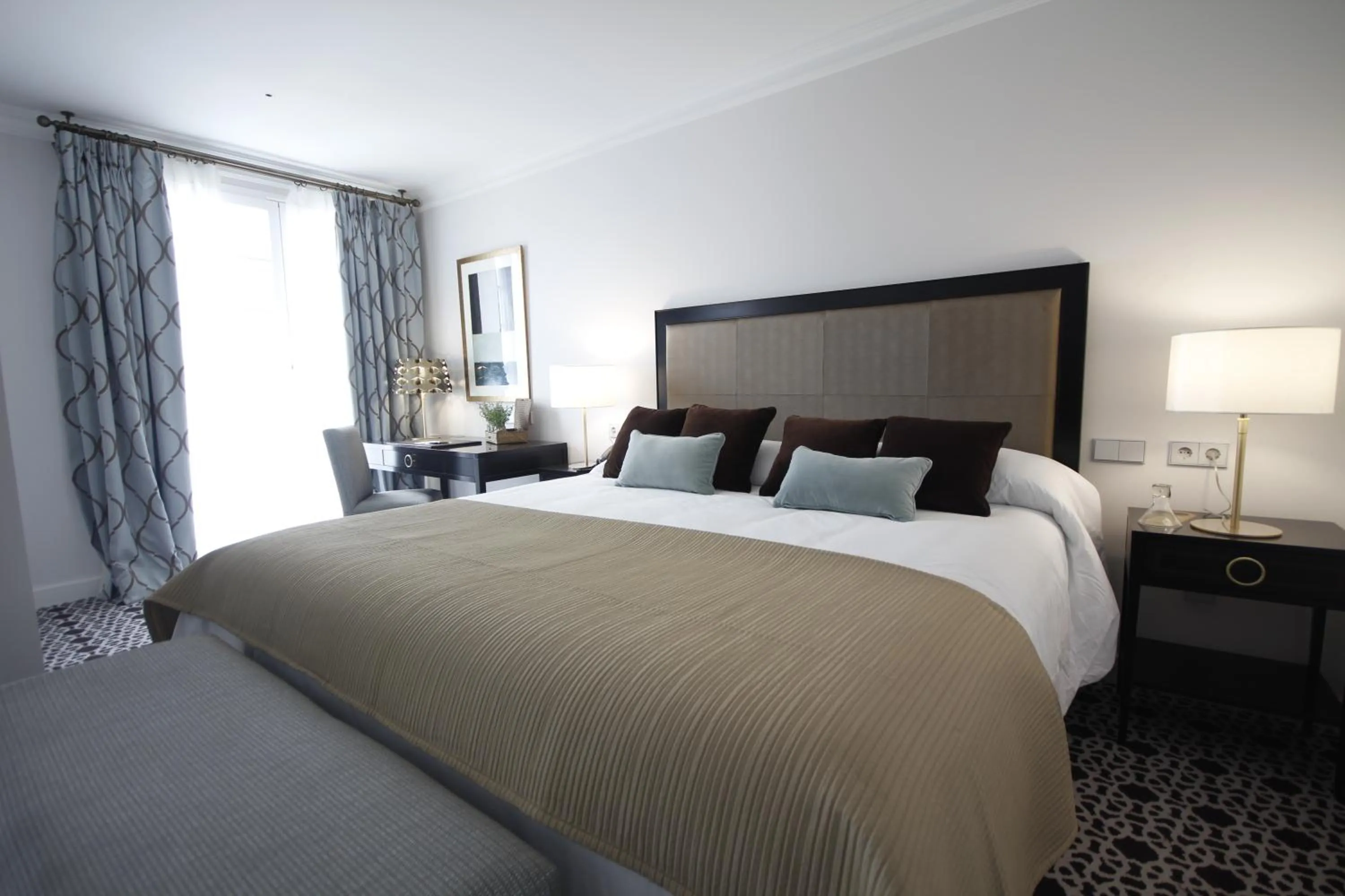 Bedroom, Bed in Palm Camayenne