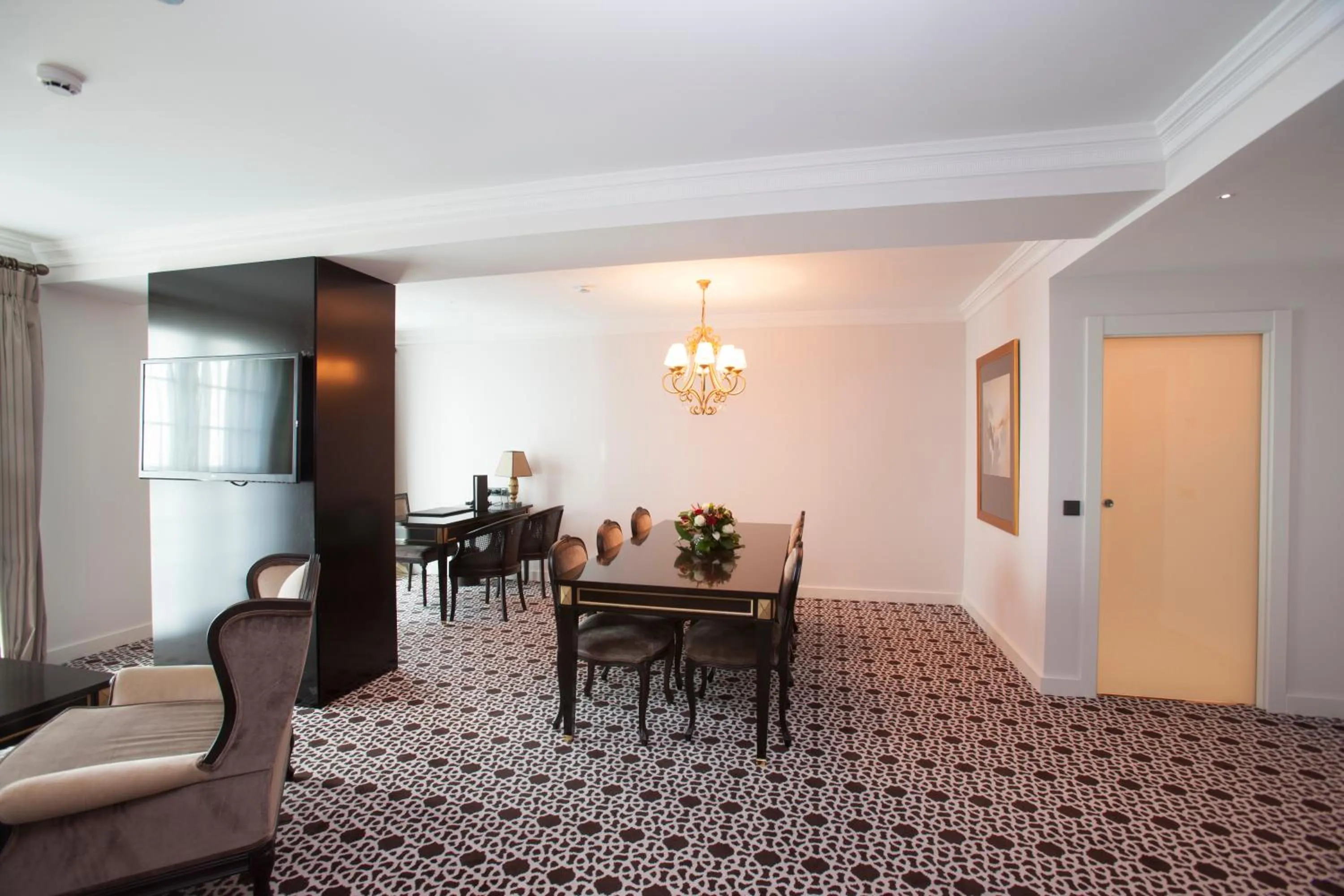 Toilet in Palm Camayenne