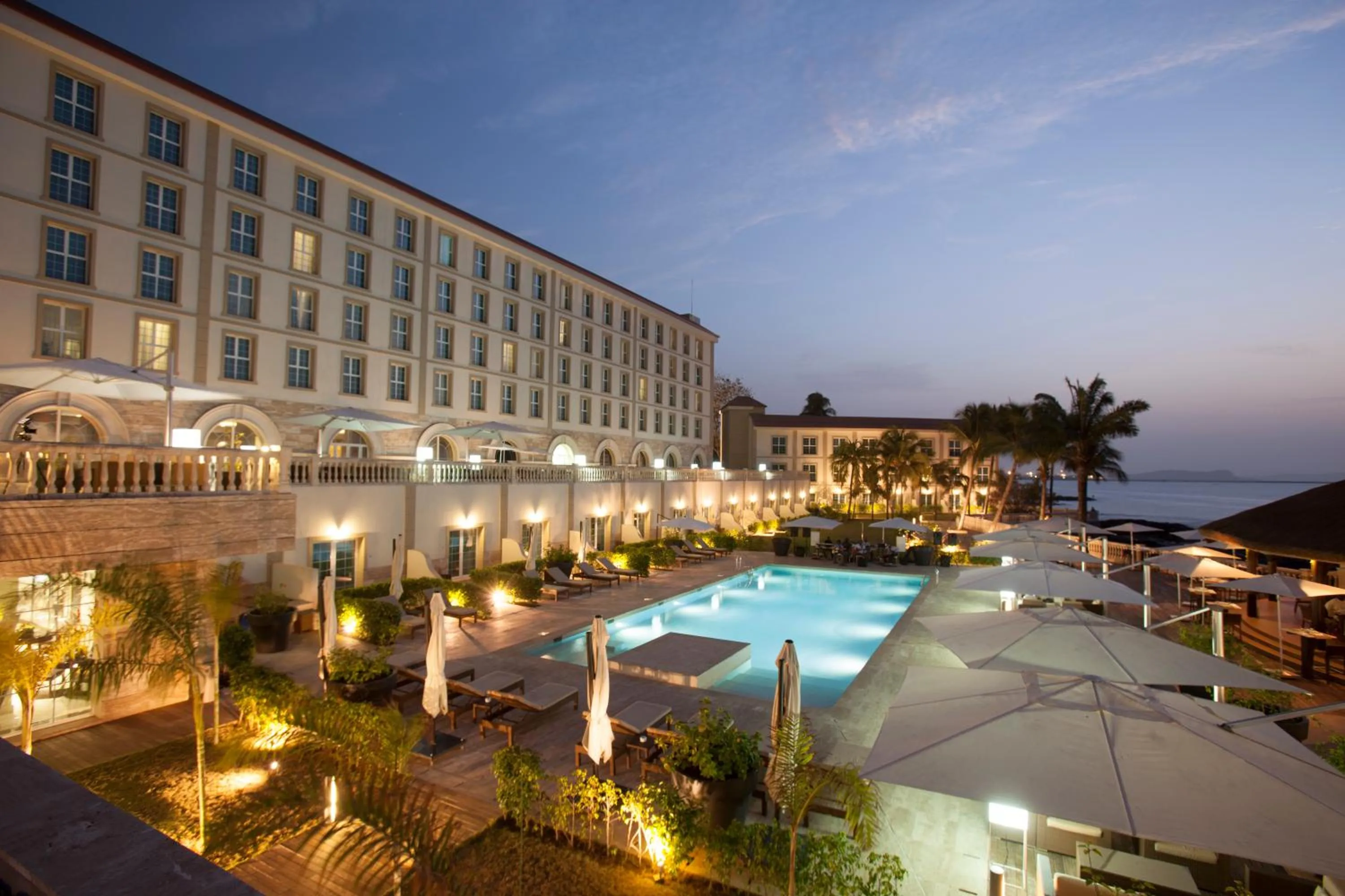 Restaurant/places to eat in Palm Camayenne