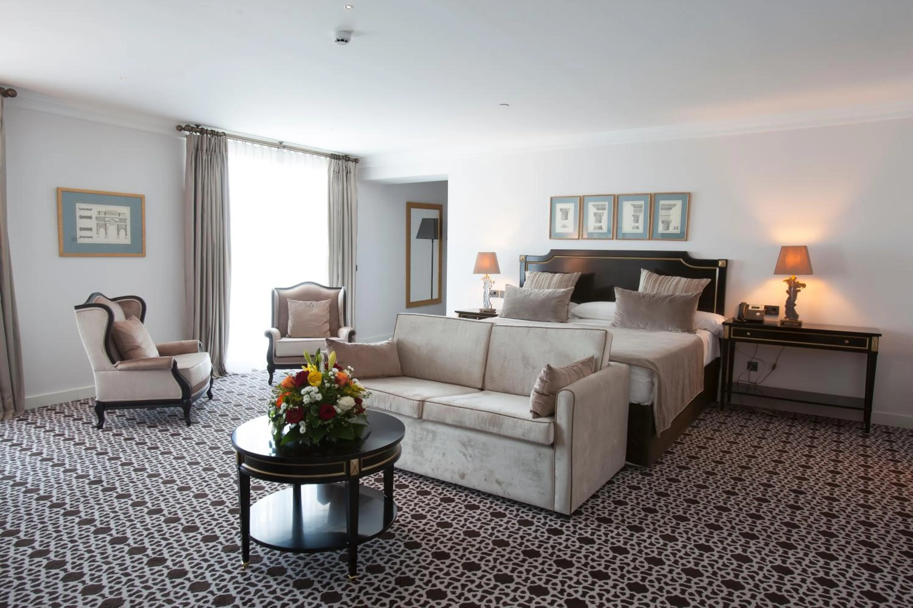 Seating area, Bed in Palm Camayenne