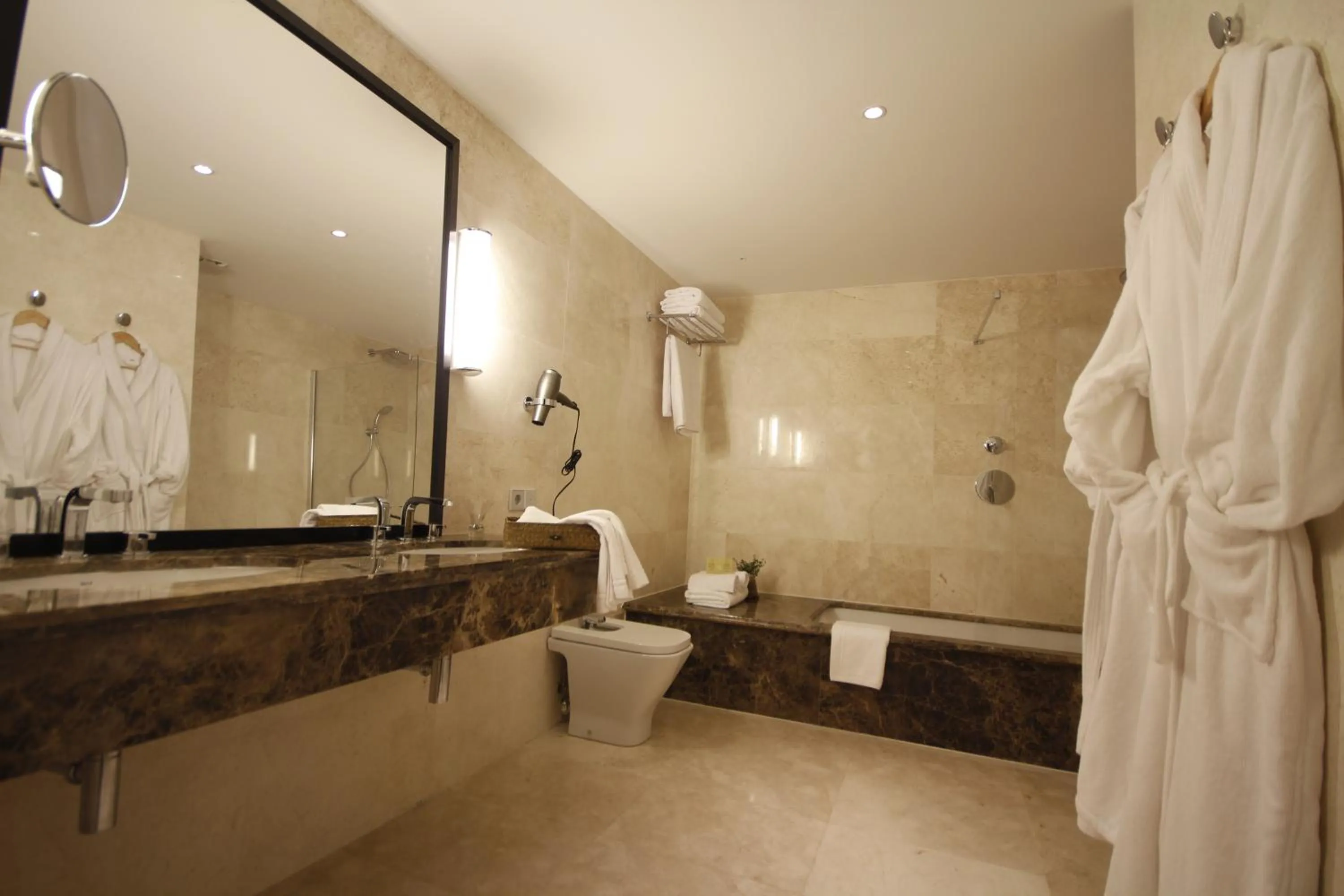 Bathroom in Palm Camayenne