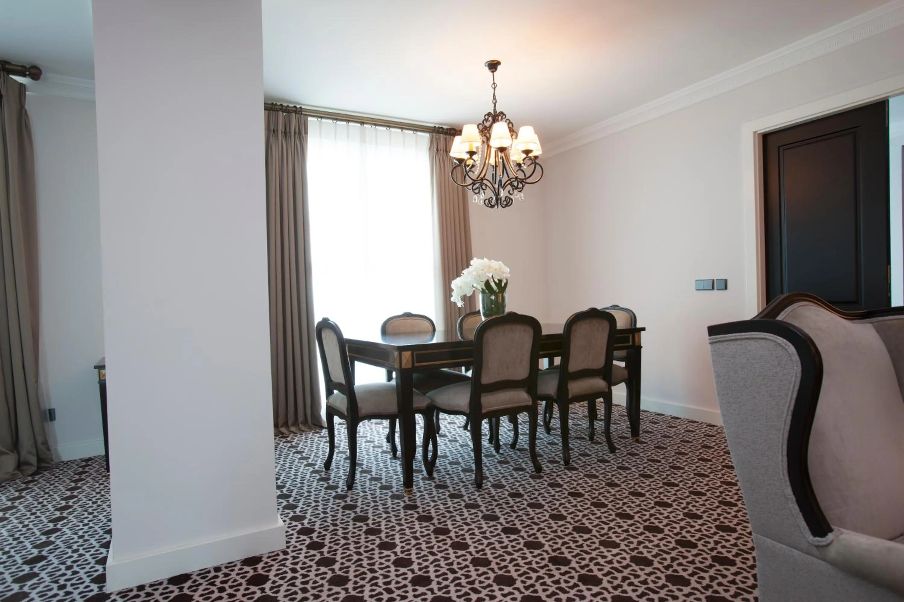 Dining area in Palm Camayenne