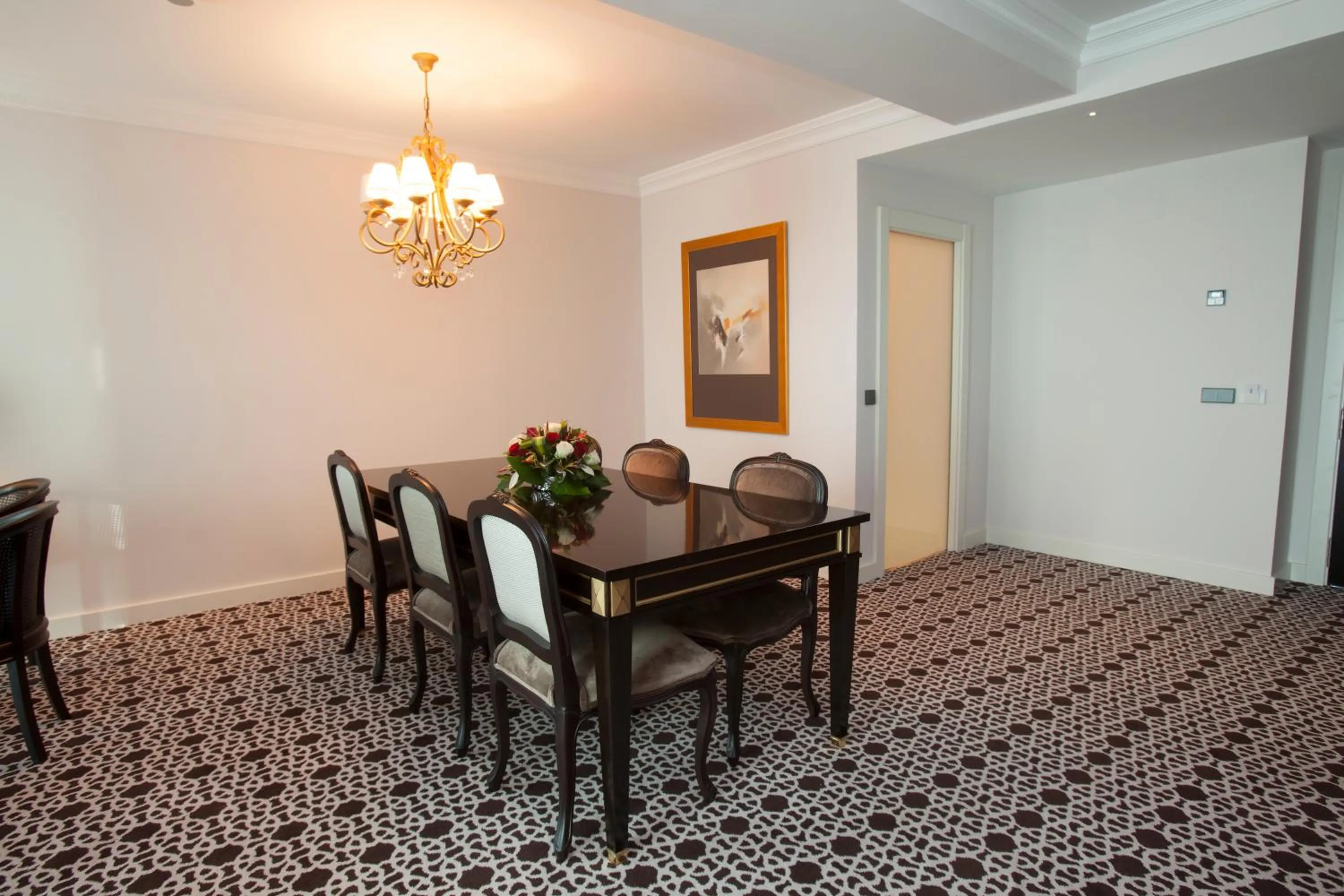 Dining area in Palm Camayenne