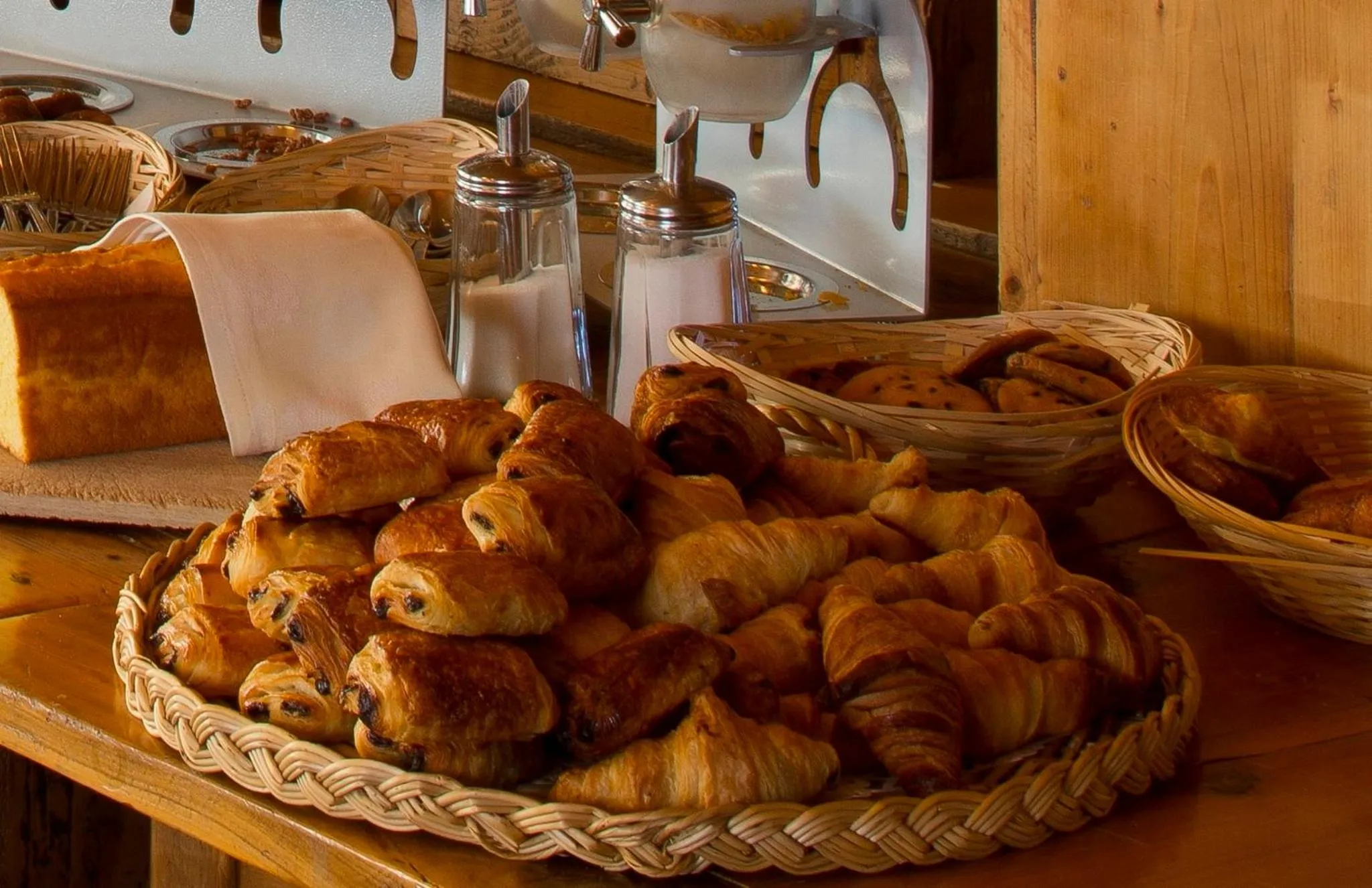 Buffet breakfast in Beaulieu