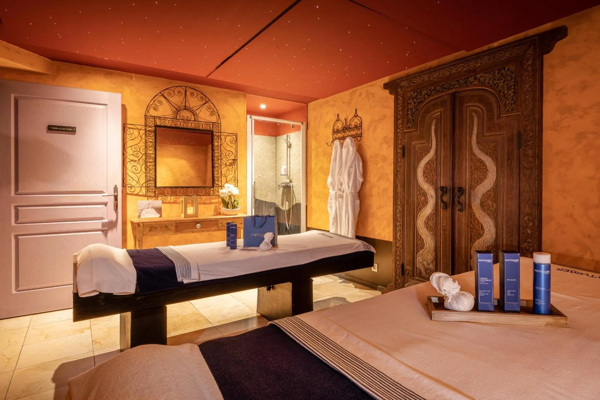 Massage, Bed in Le Manoir De La Poterie & Spa