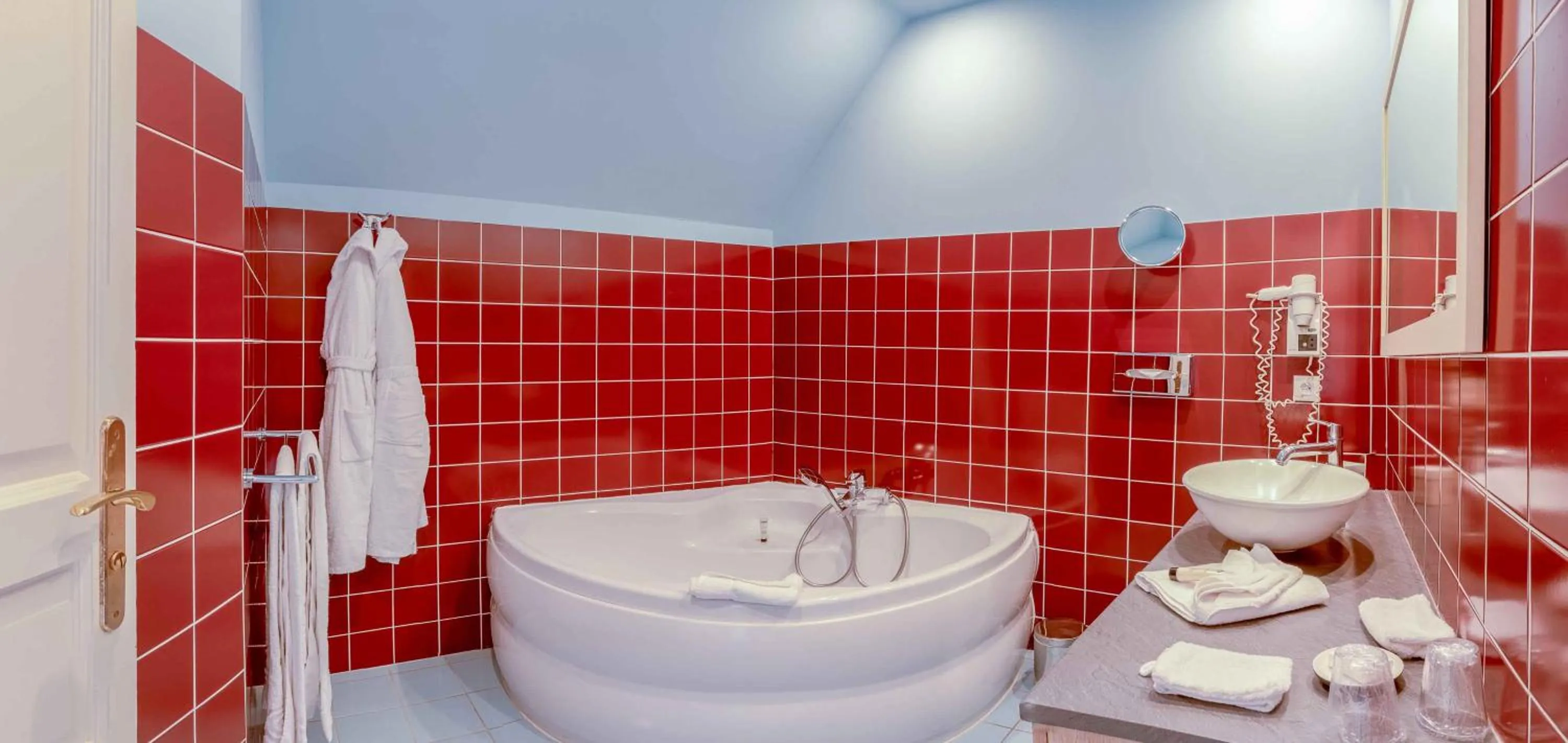 Bathroom in Le Manoir De La Poterie & Spa